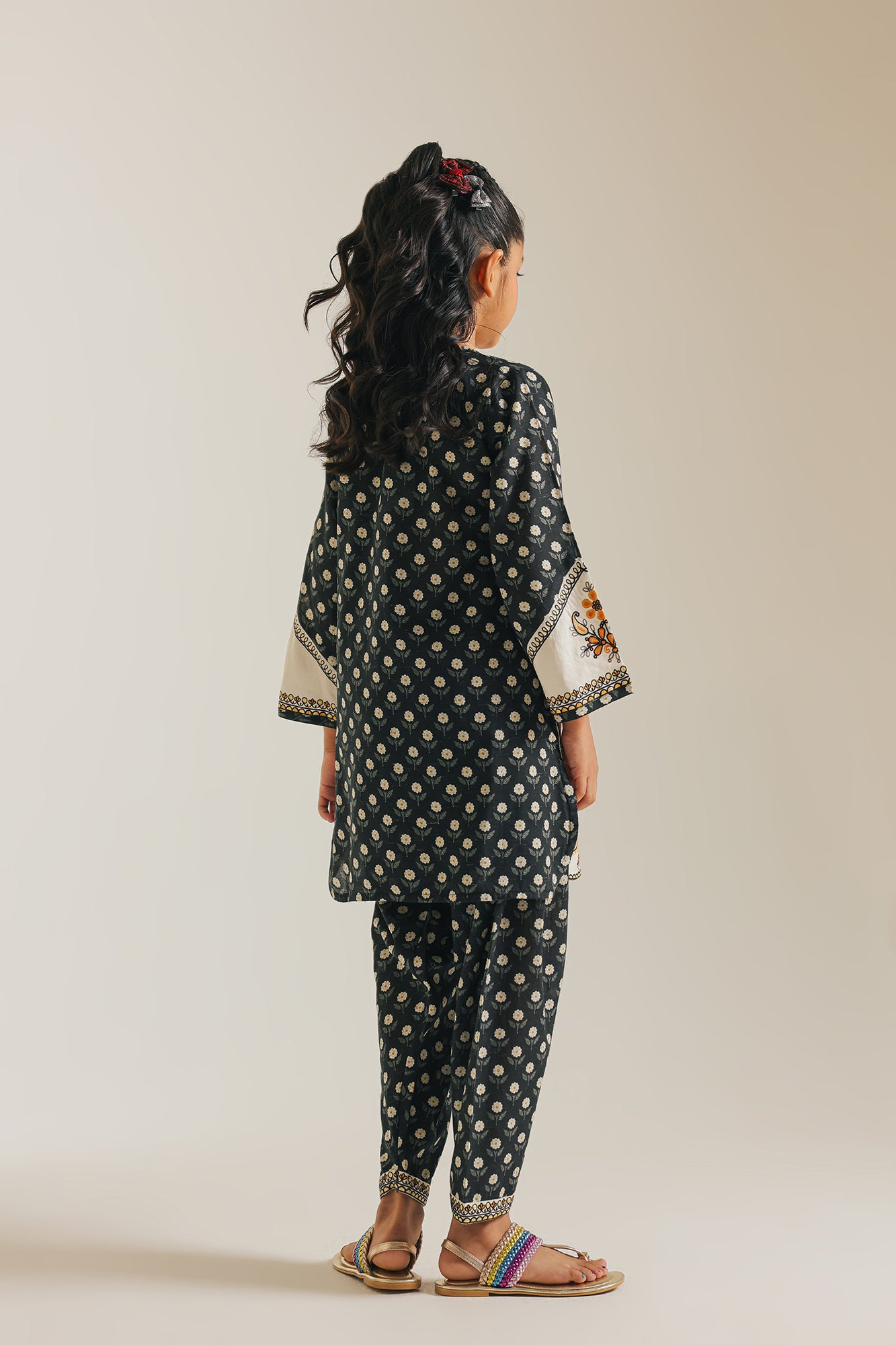 EMBROIDERED SUIT (E1031/402/902 E1031/302/902)