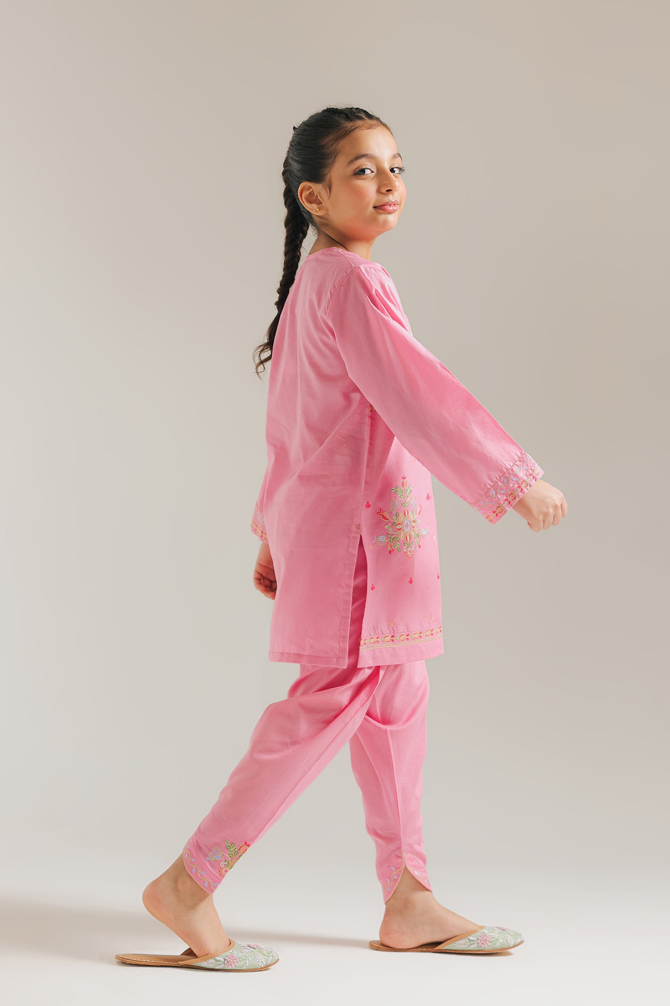 EMBROIDERED SUIT (E1040/402/423 E1040/302/423)