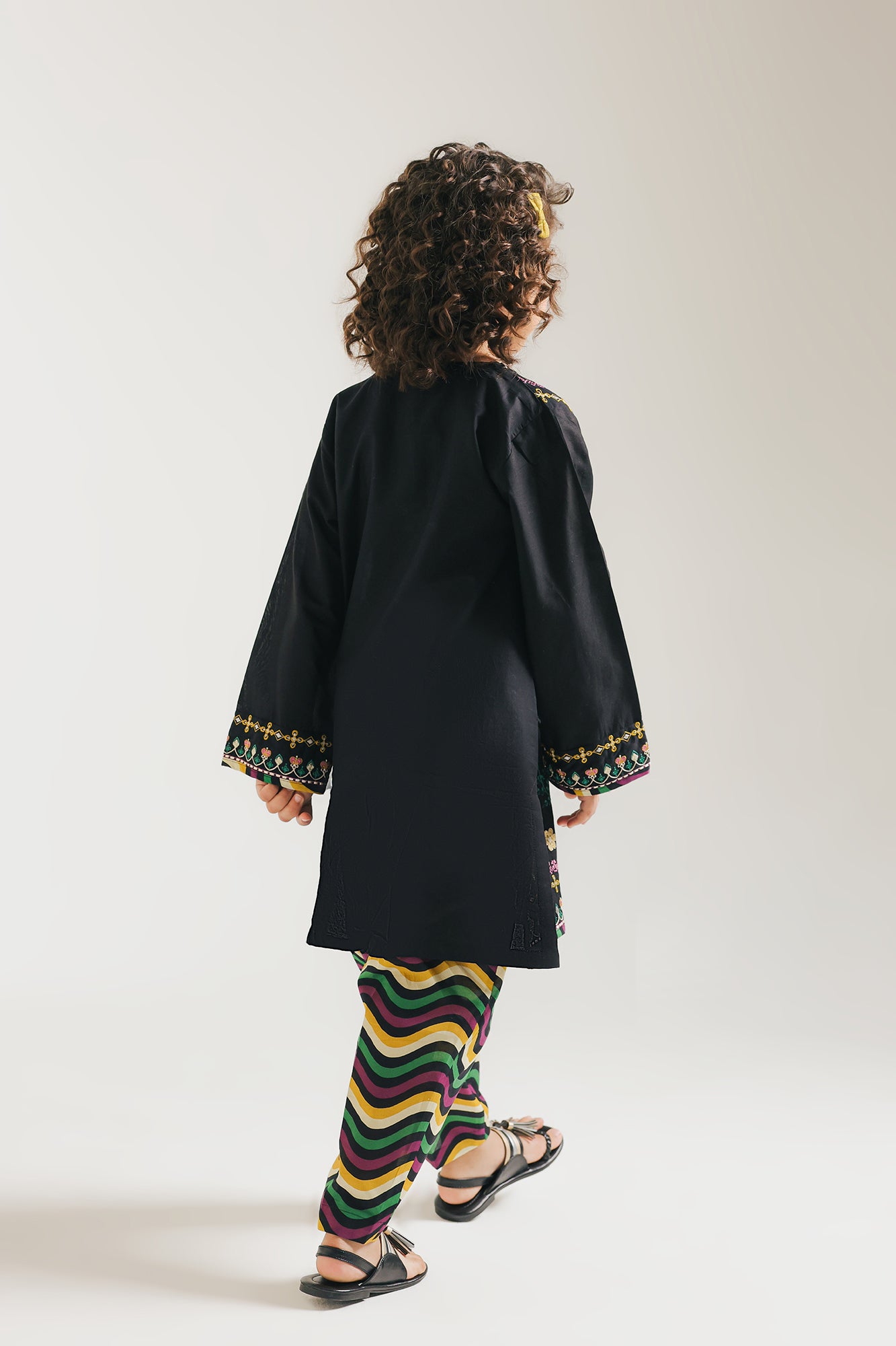 EMBROIDERED SUIT (E1041/402/902 E1041/302/902)