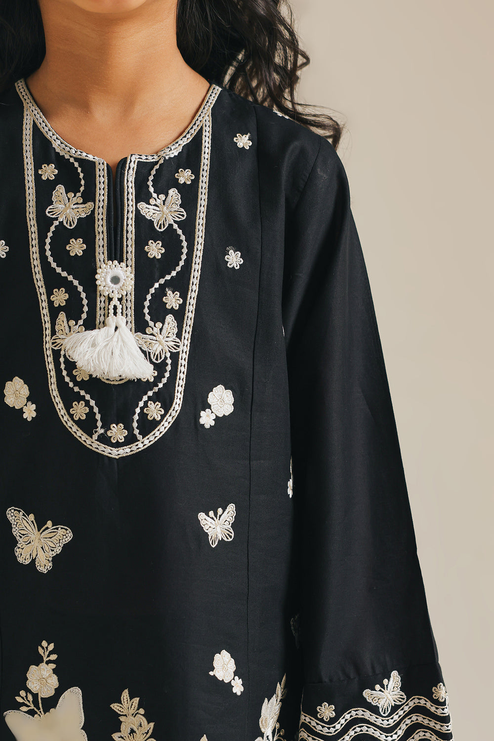 EMBROIDERED SUIT (E1051/402/902 E1051/302/902)