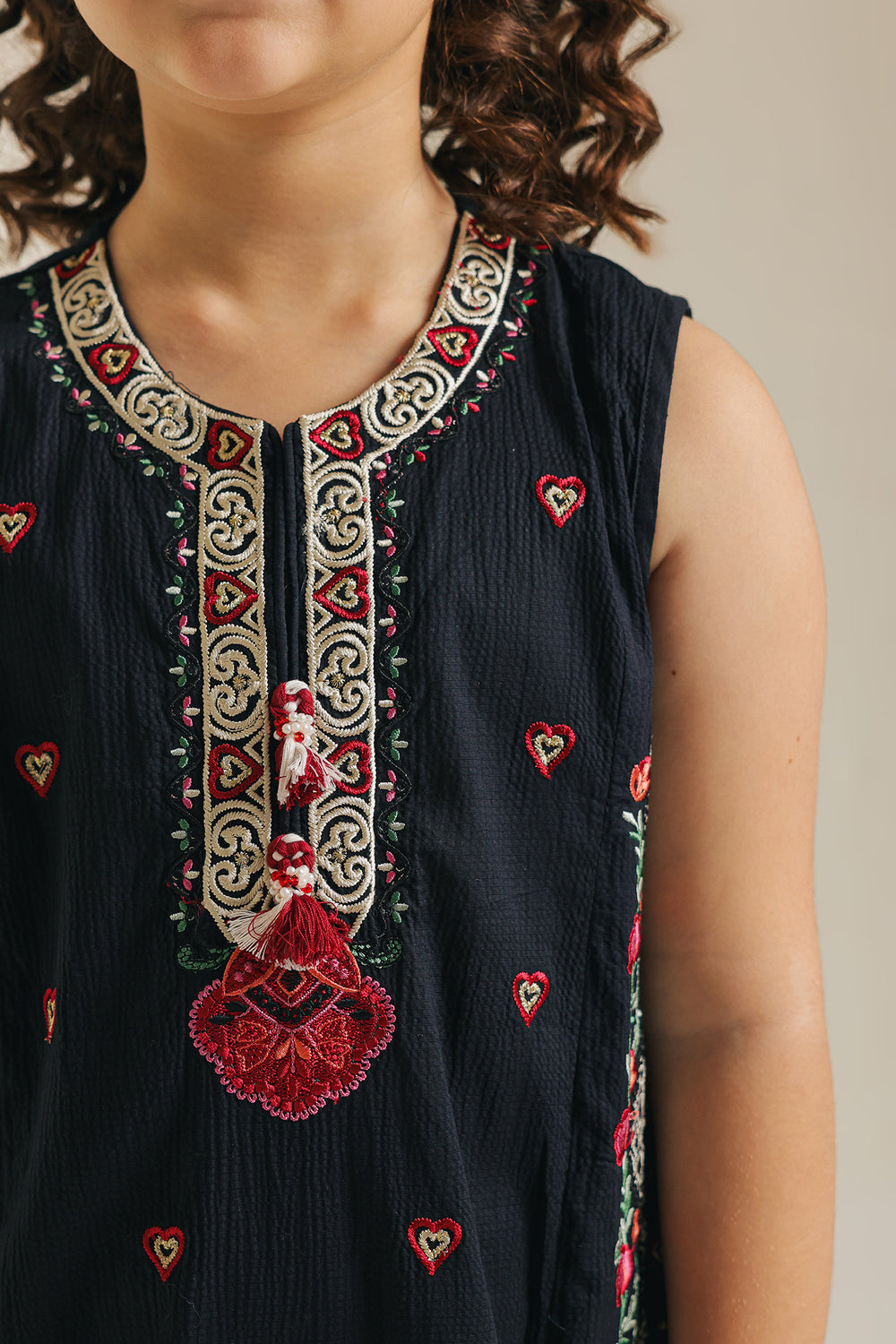 EMBROIDERED SUIT (E1074/402/901 E1074/302/901)