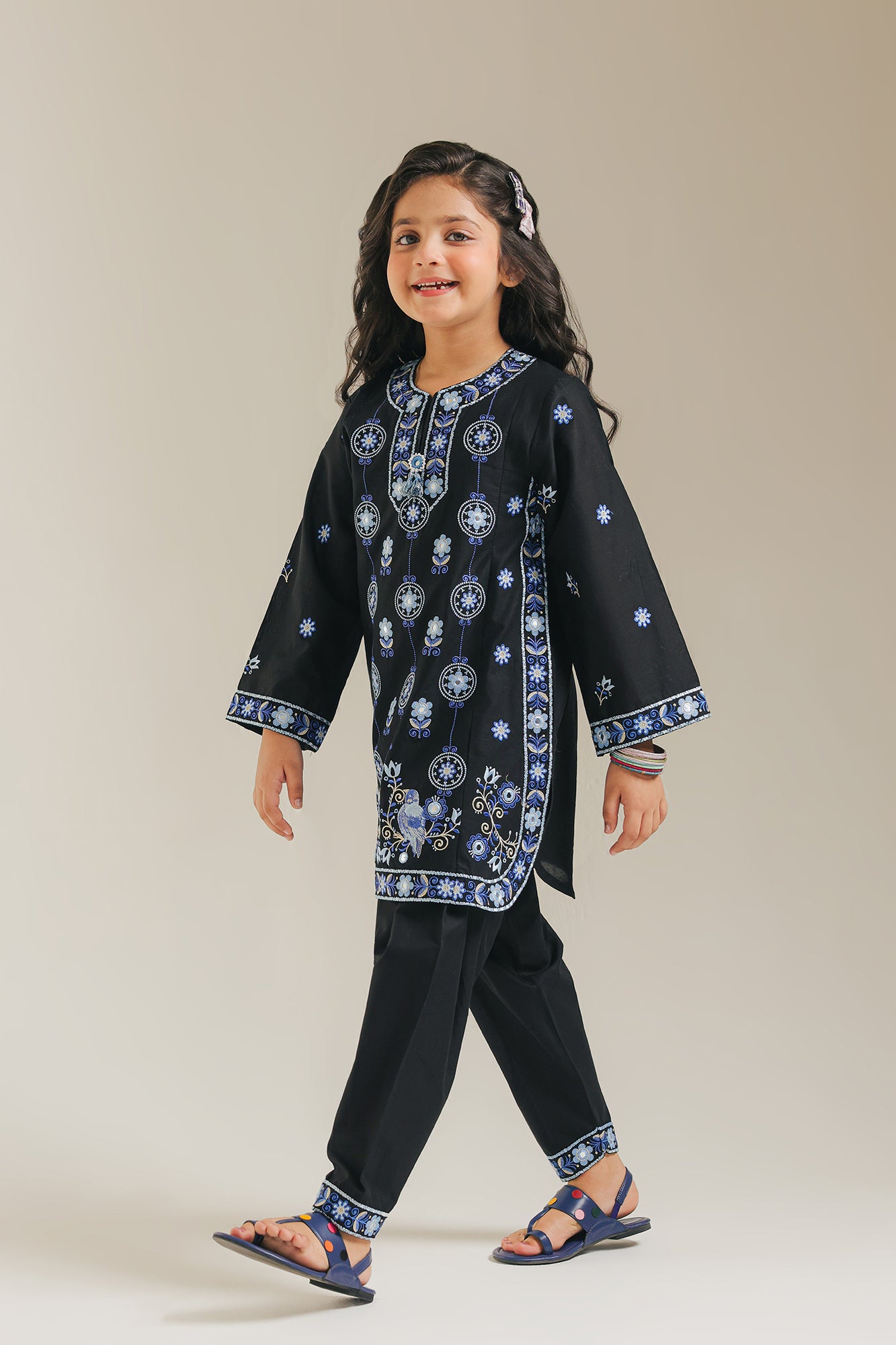EMBROIDERED SUIT (E1076/402/902 E1076/302/902)