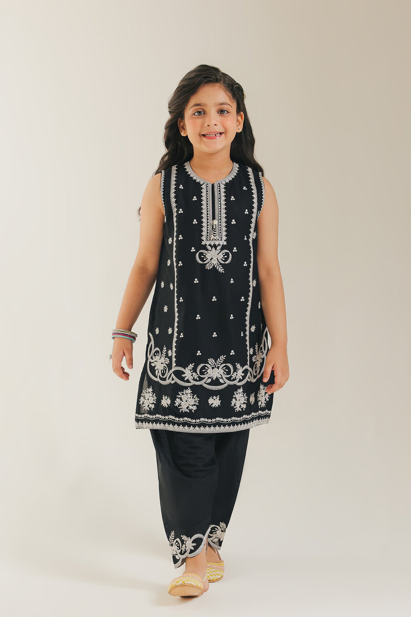 EMBROIDERED SUIT (E1203/402/901 E1203/302/901)