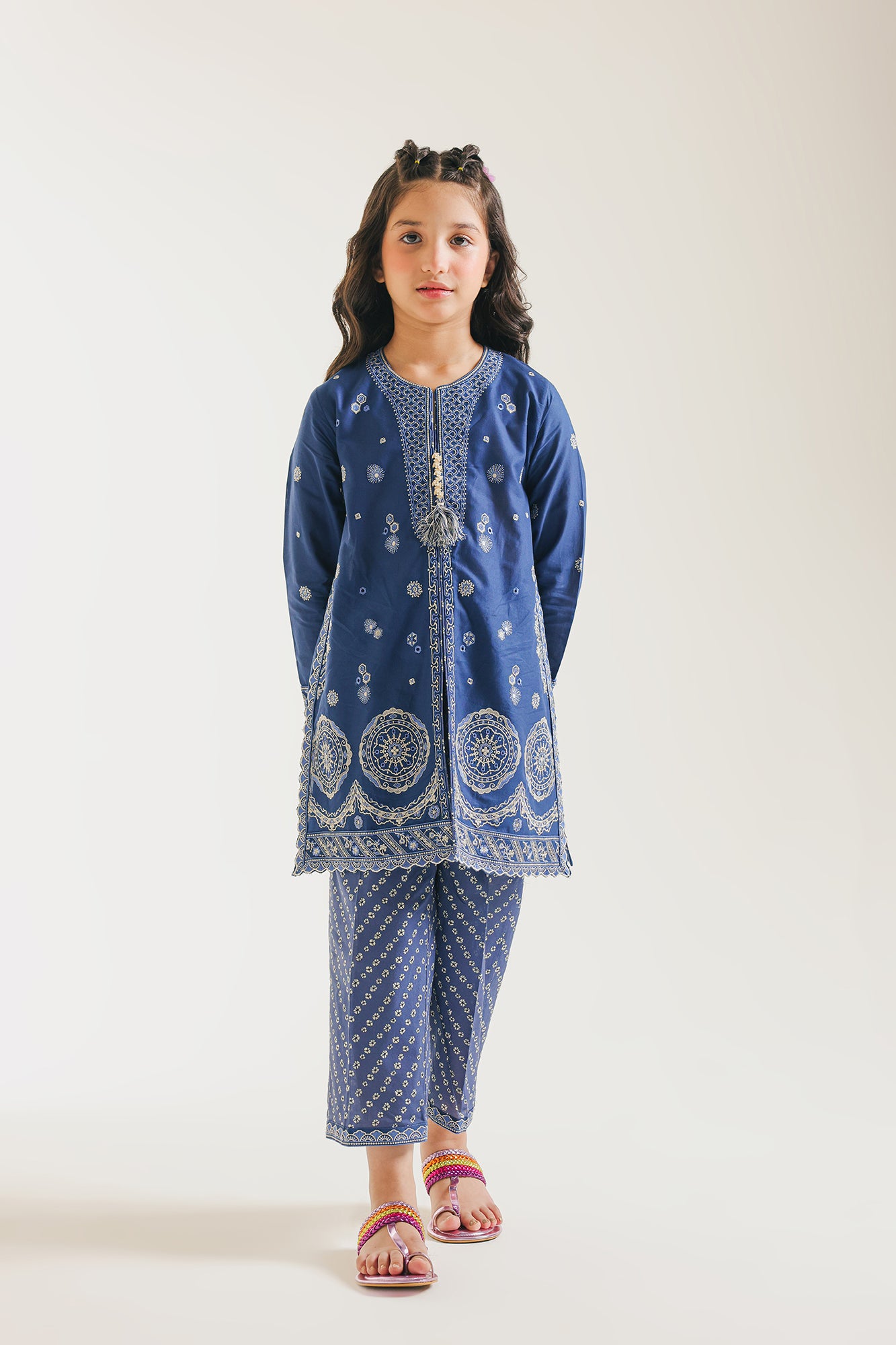 EMBROIDERED SUIT (E1219/402/622 E1219/302/622)