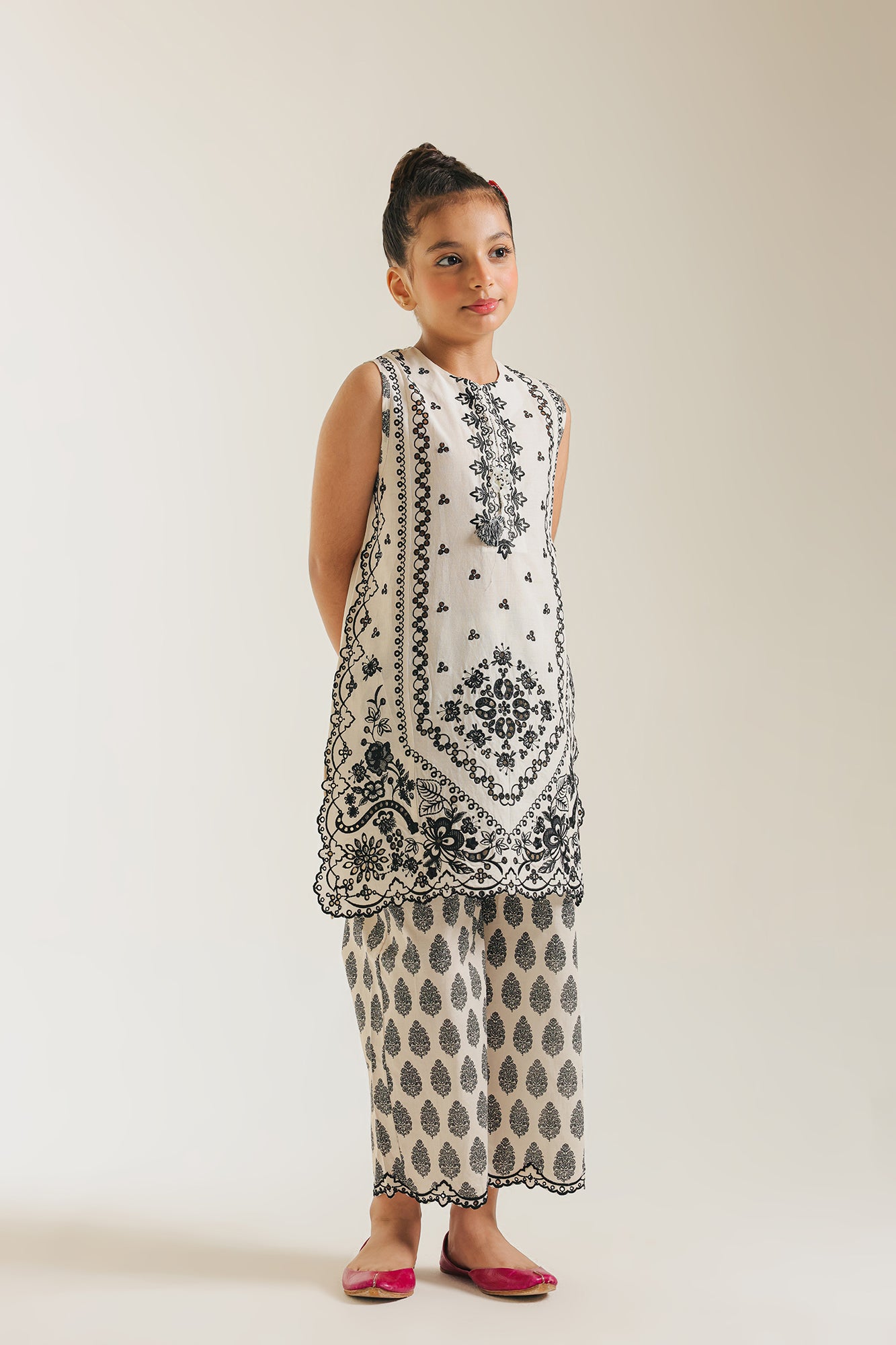 EMBROIDERED SUIT (E1221/402/002 E1221/302/002)