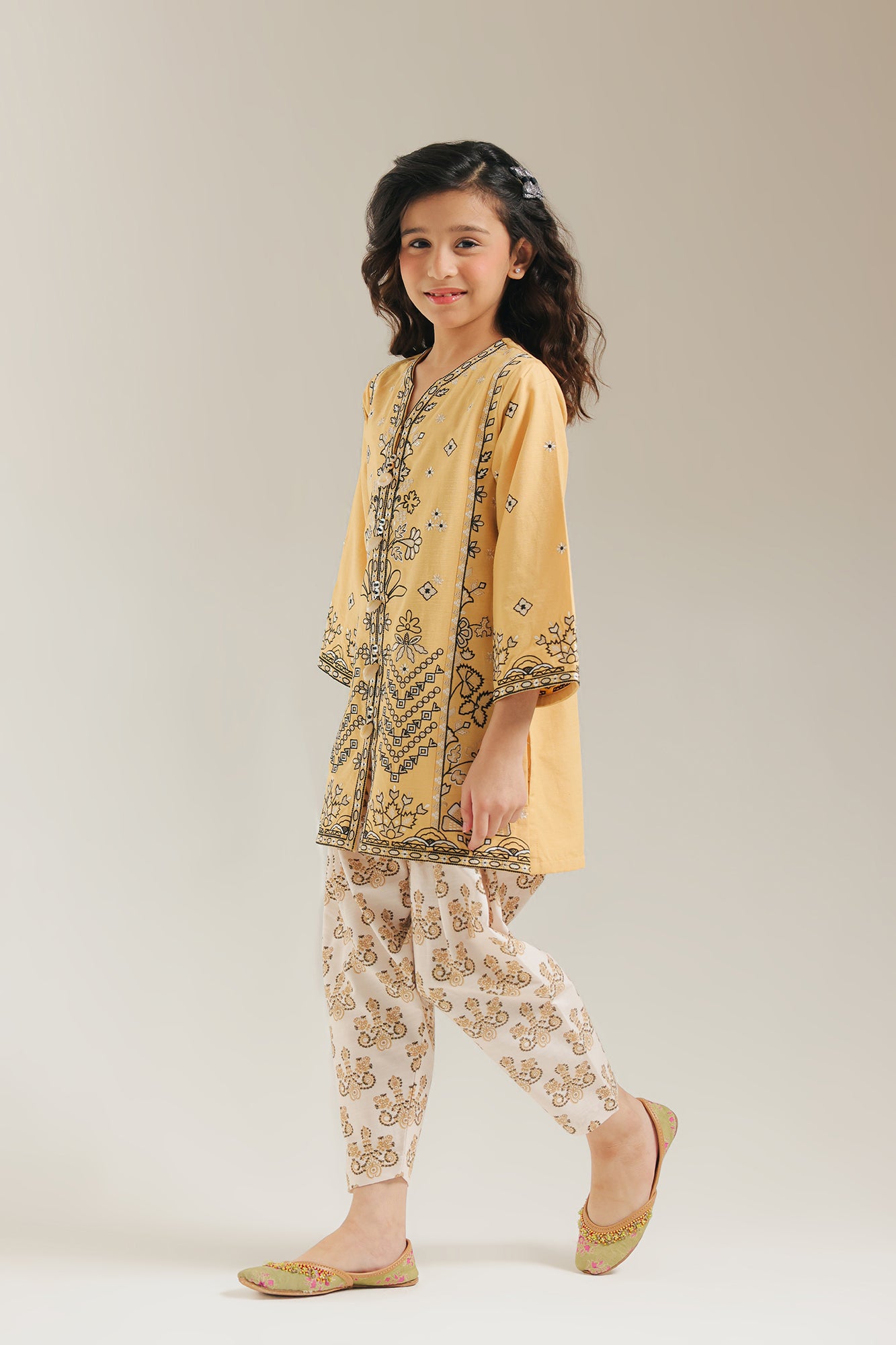 EMBROIDERED SUIT (E1355/402/225 E1355/302/225)