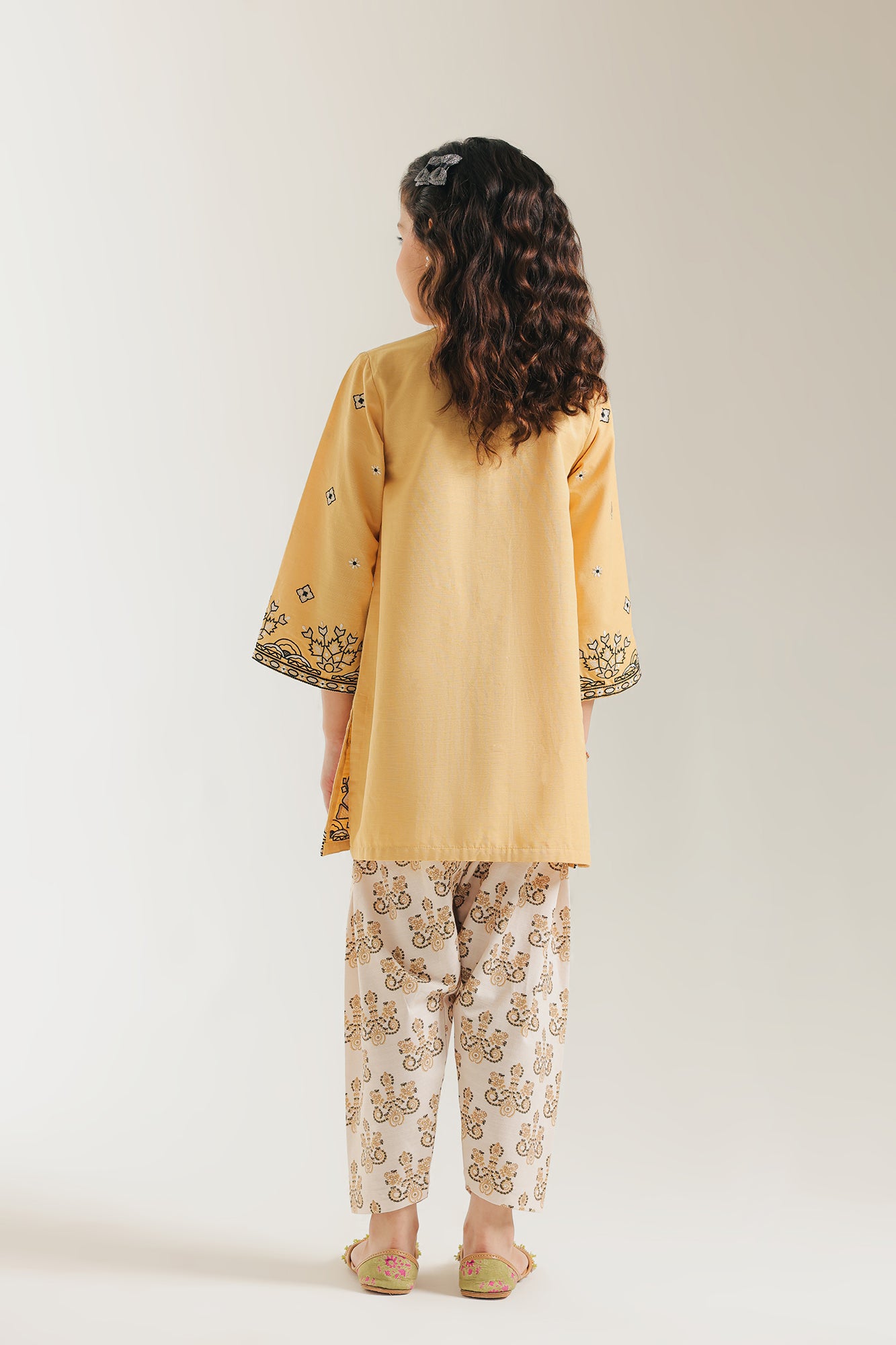 EMBROIDERED SUIT (E1355/402/225 E1355/302/225)
