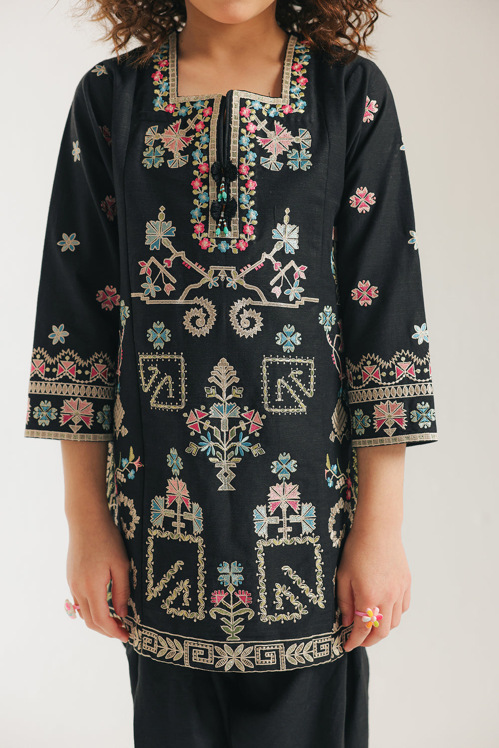 EMBROIDERED SUIT (E1362/402/901 E1362/302/901)