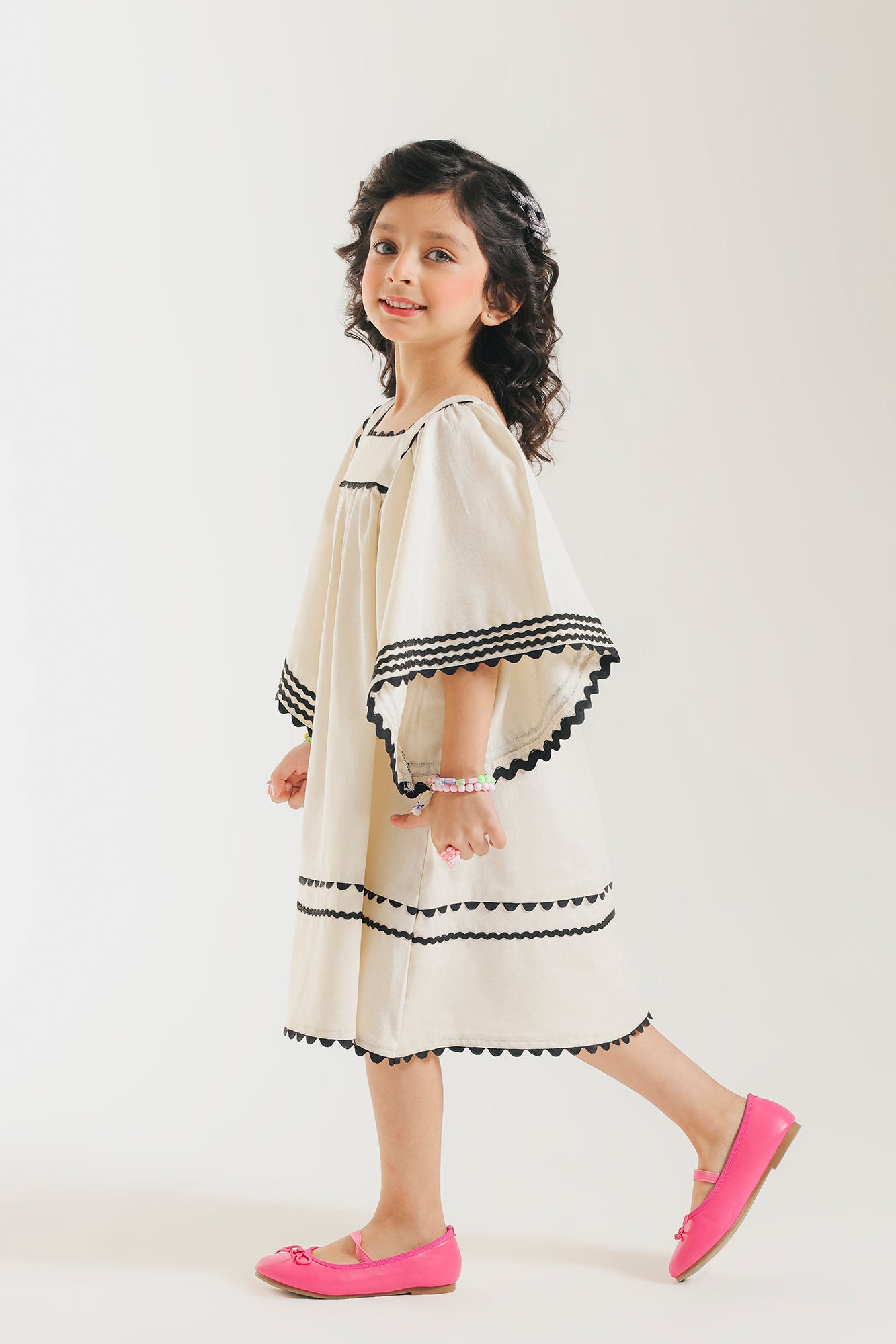 DRESS (E1952/301/002)