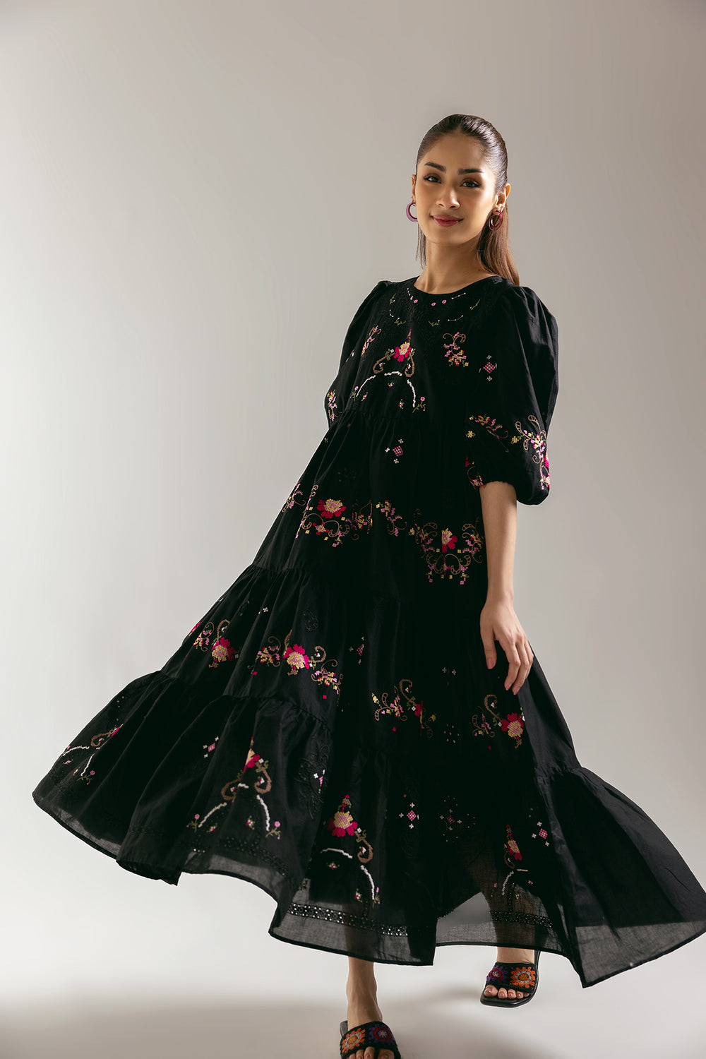 EMBROIDERED DRESS (E2297/108/902)