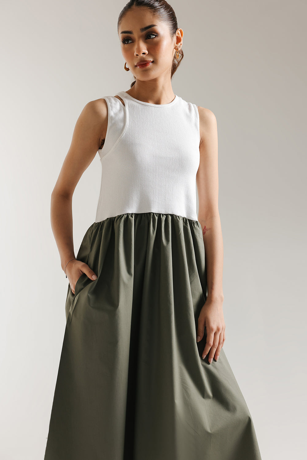 DRESS (E2310/108/001)