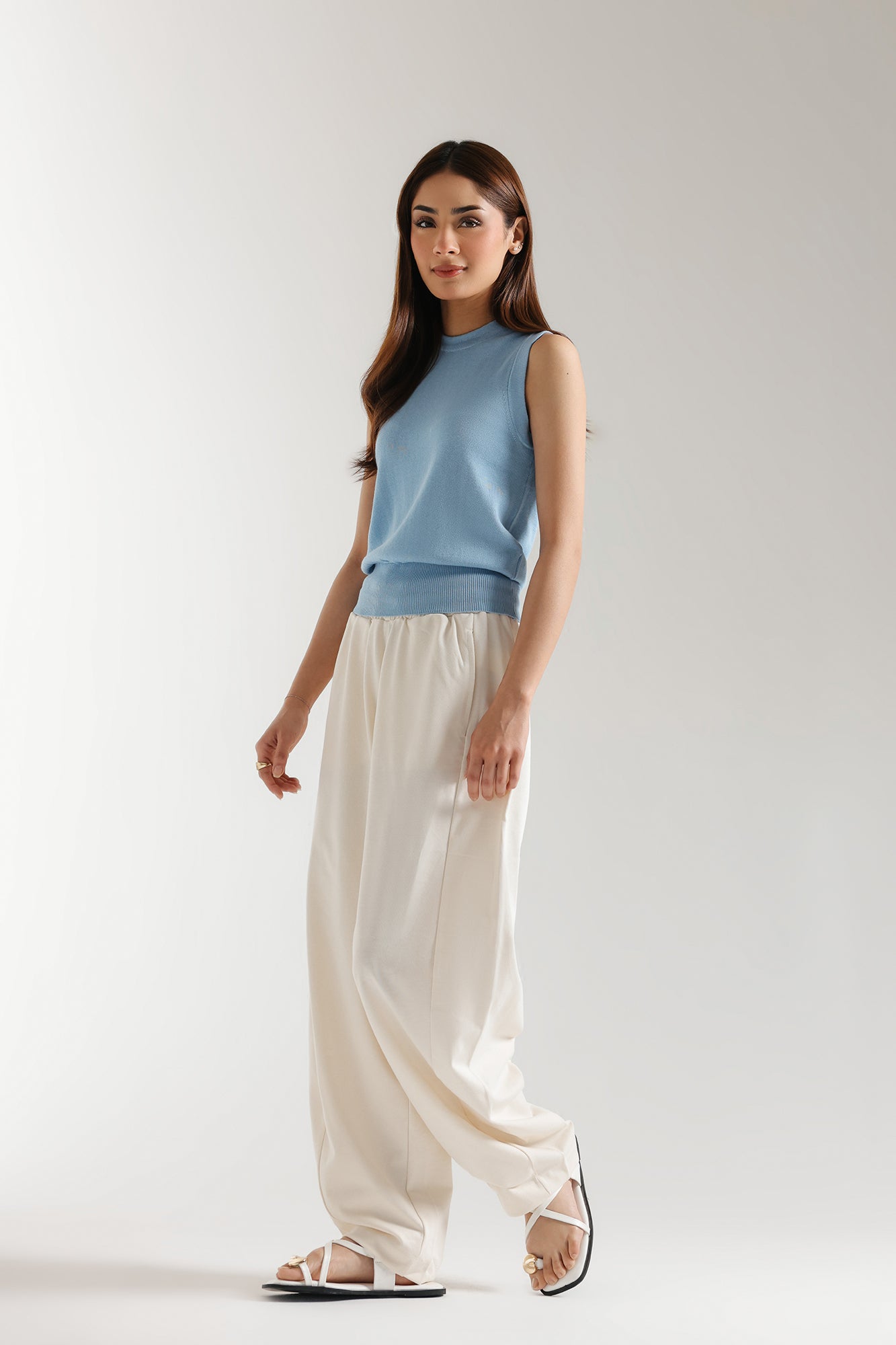 SLEEVELESS T-SHIRT (E2390/108/631)