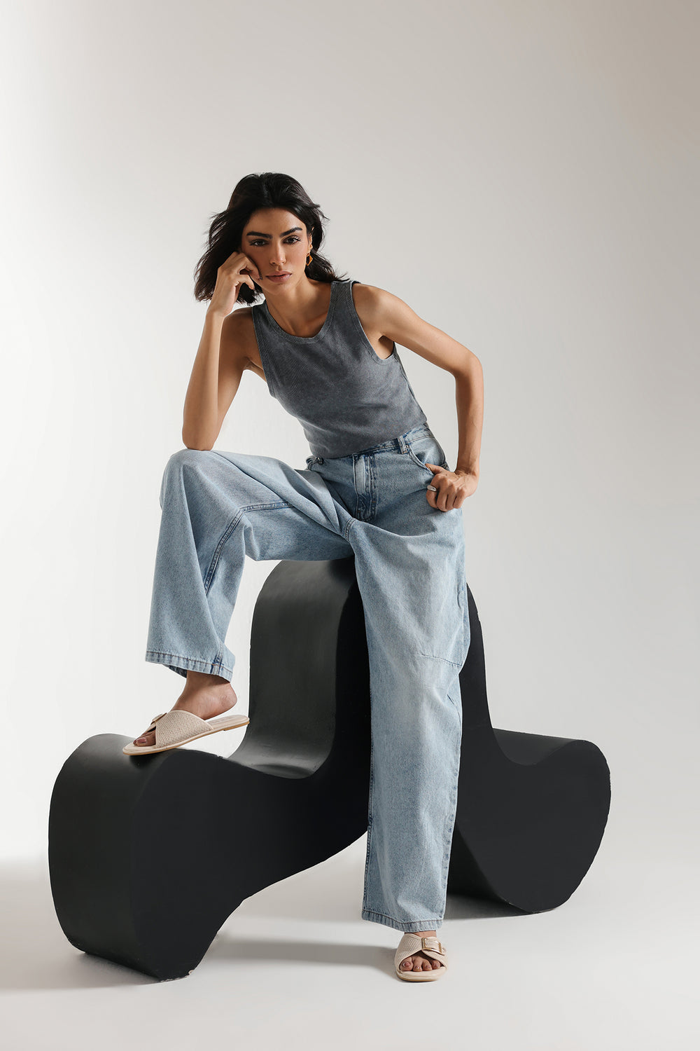 SLEEVELESS CROPPED TOP (E2396/108/903)