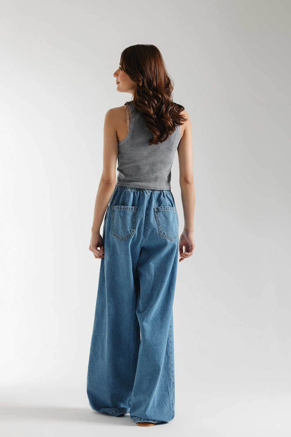 SLEEVELESS CROPPED TOP (E2396/108/911)