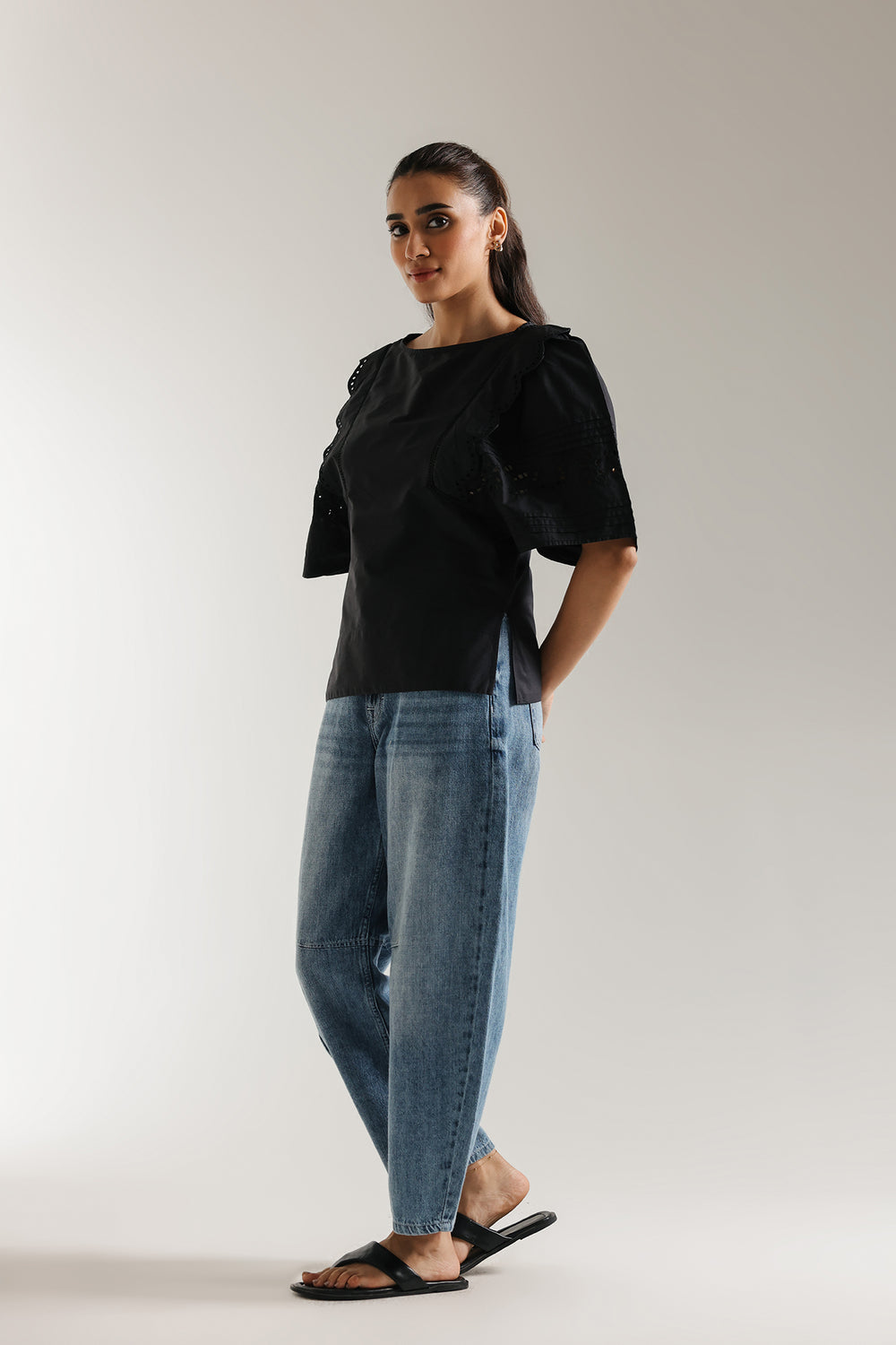 EMBROIDERED TOP (E2484/108/902)