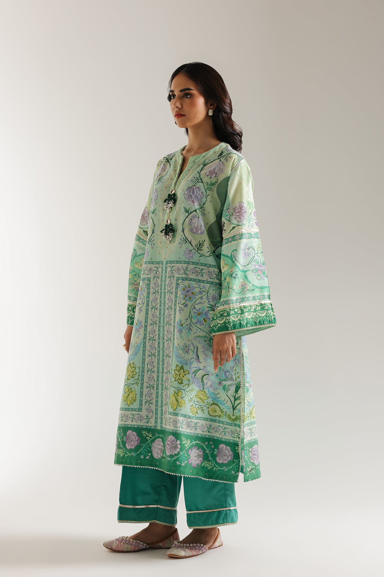 EMBROIDERED SUIT (E3070/103/130)