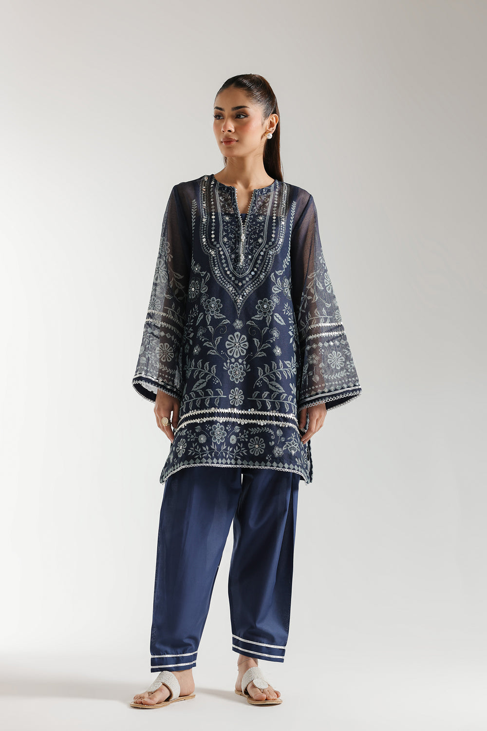 EMBROIDERED SUIT (E3077/103/618)