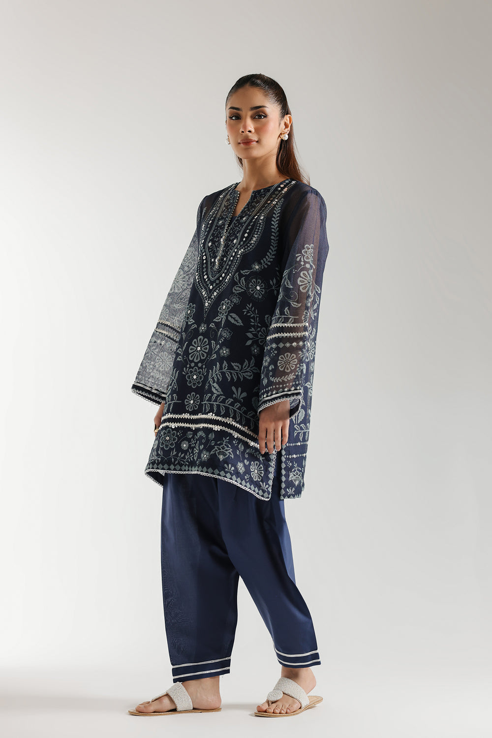 EMBROIDERED SUIT (E3077/103/618)