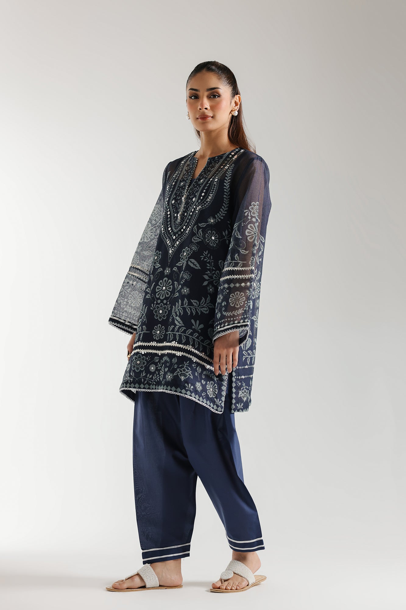 EMBROIDERED SUIT (E3077/103/618)