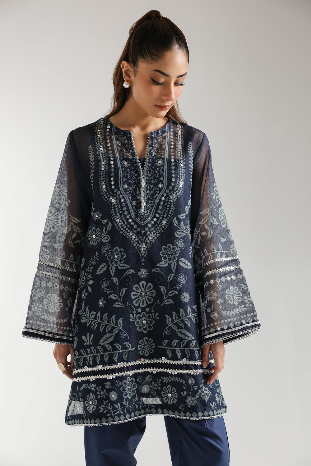 EMBROIDERED SUIT (E3077/103/618)