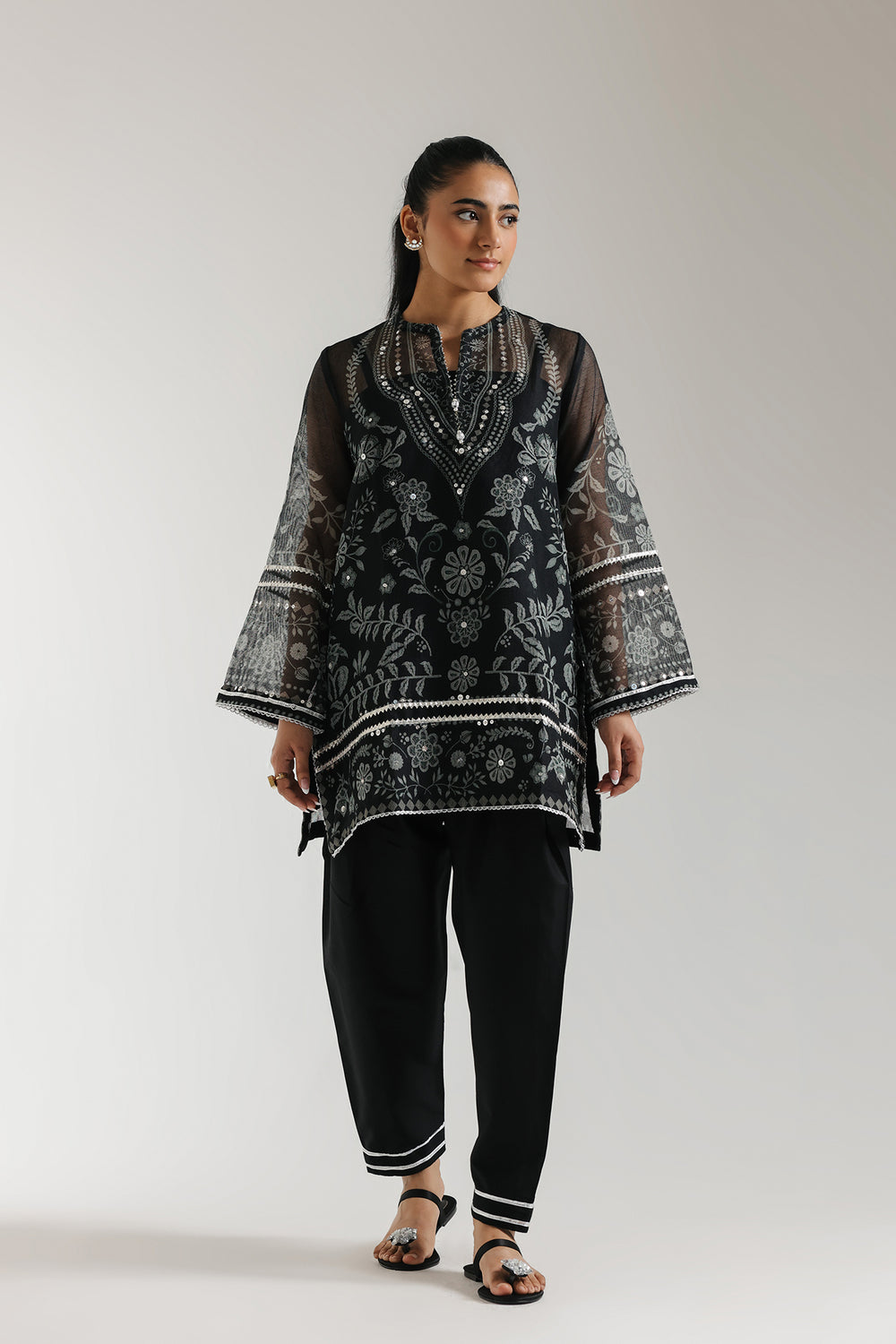 EMBROIDERED SUIT (E3077/103/901)