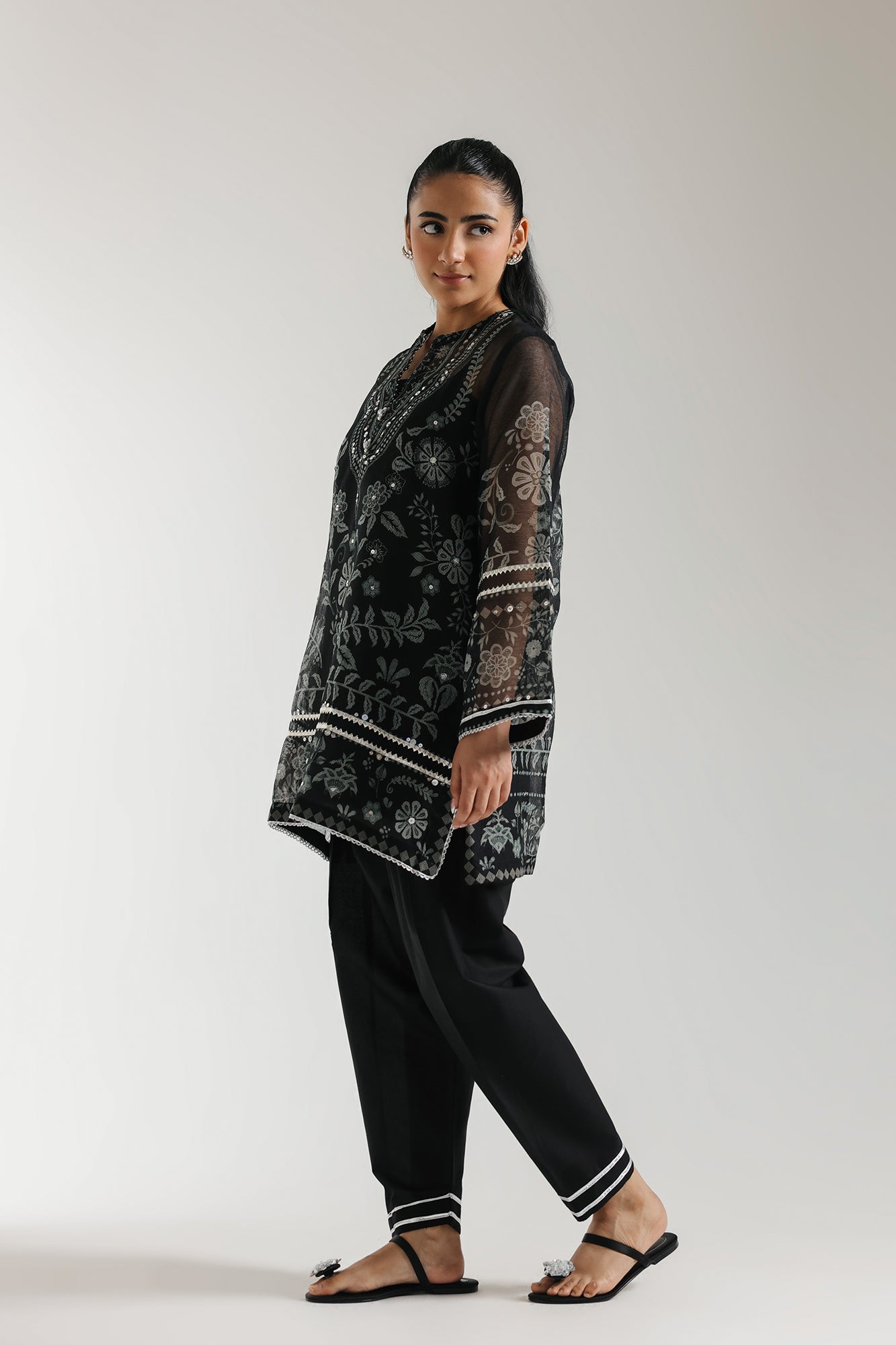 EMBROIDERED SUIT (E3077/103/901)