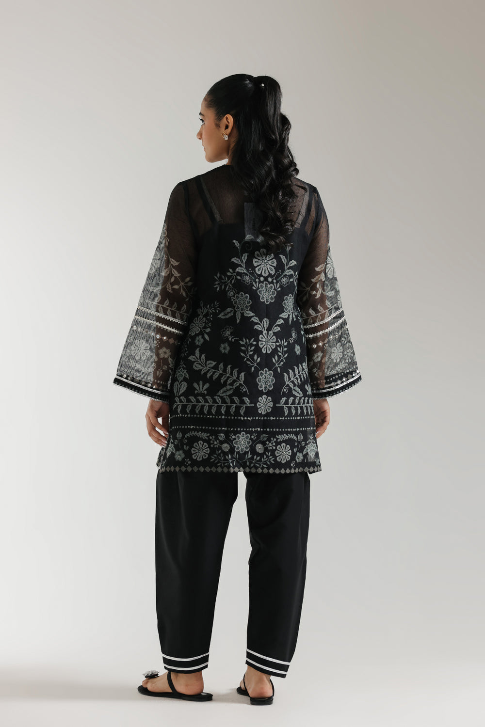 EMBROIDERED SUIT (E3077/103/901)