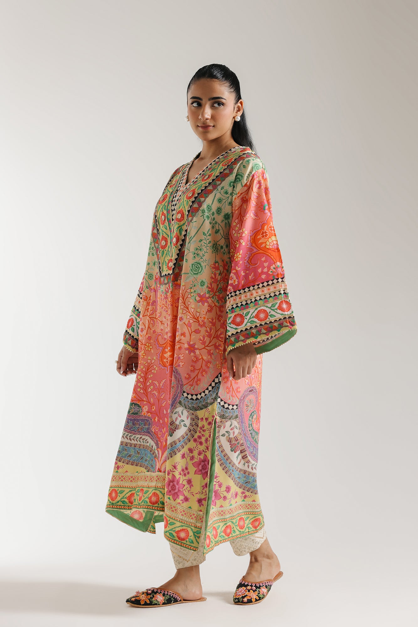 EMBROIDERED SUIT (E3158/103/109)