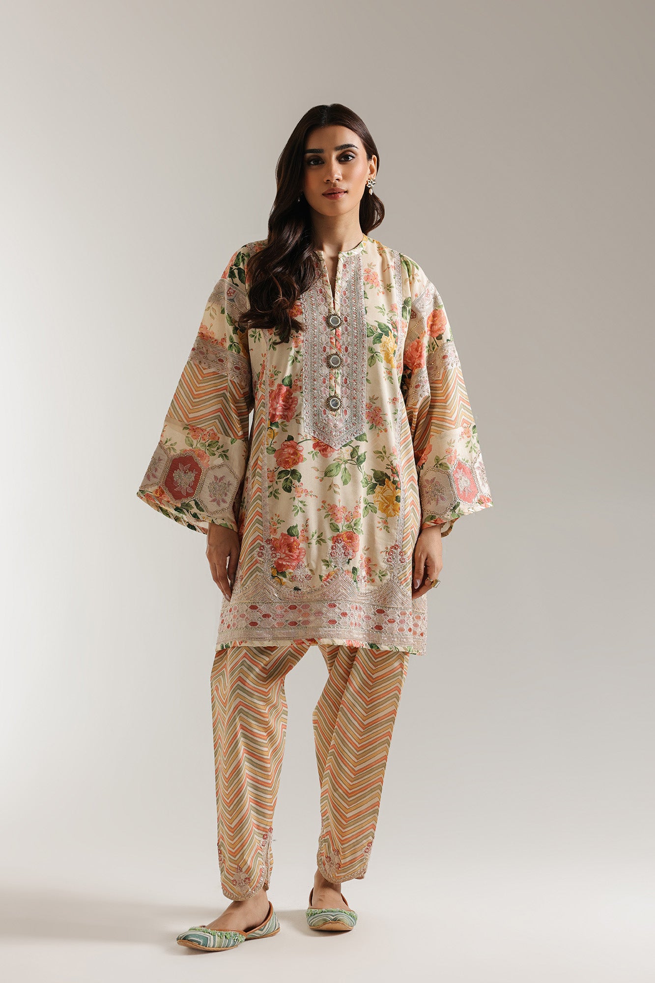 EMBROIDERED SUIT (E3269/103/130)