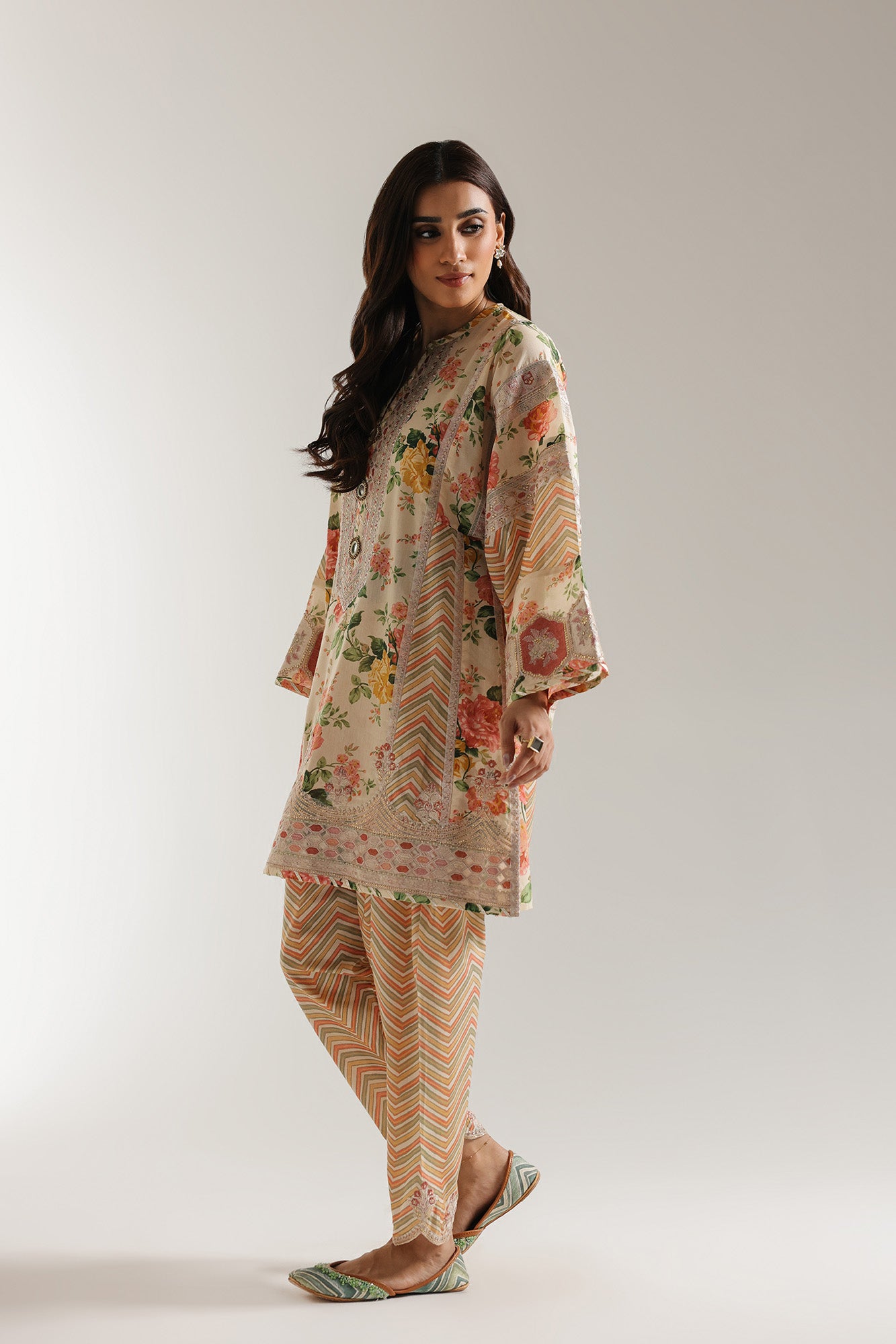 EMBROIDERED SUIT (E3269/103/130)