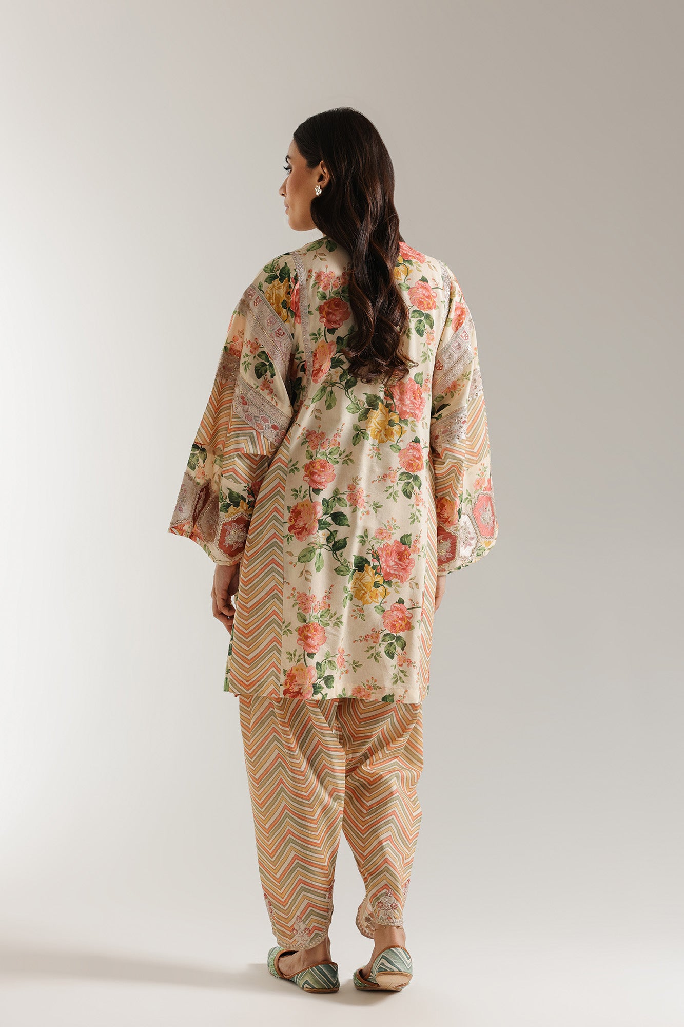 EMBROIDERED SUIT (E3269/103/130)