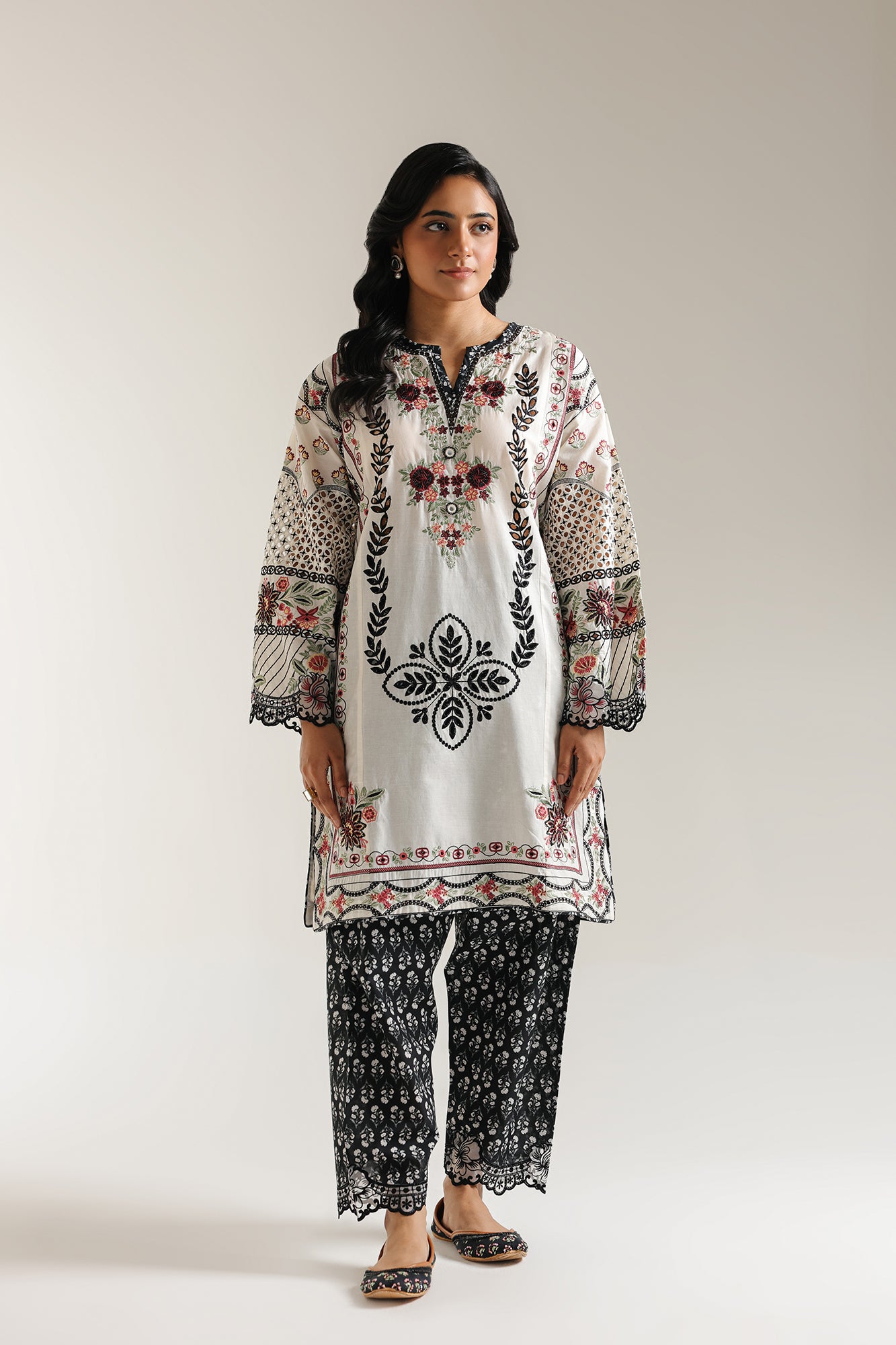 EMBROIDERED SUIT (E3298/103/002)