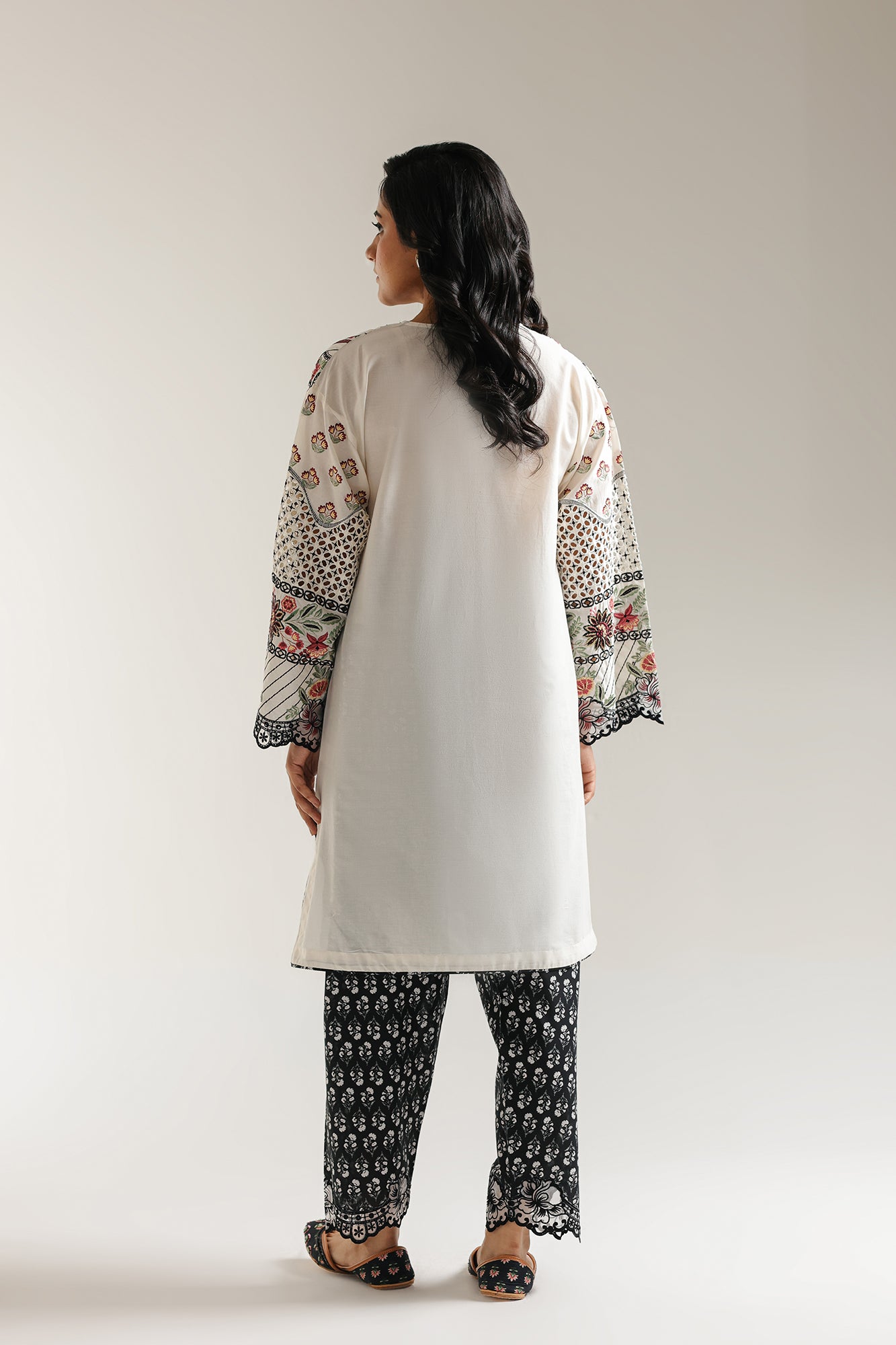 EMBROIDERED SUIT (E3298/103/002)