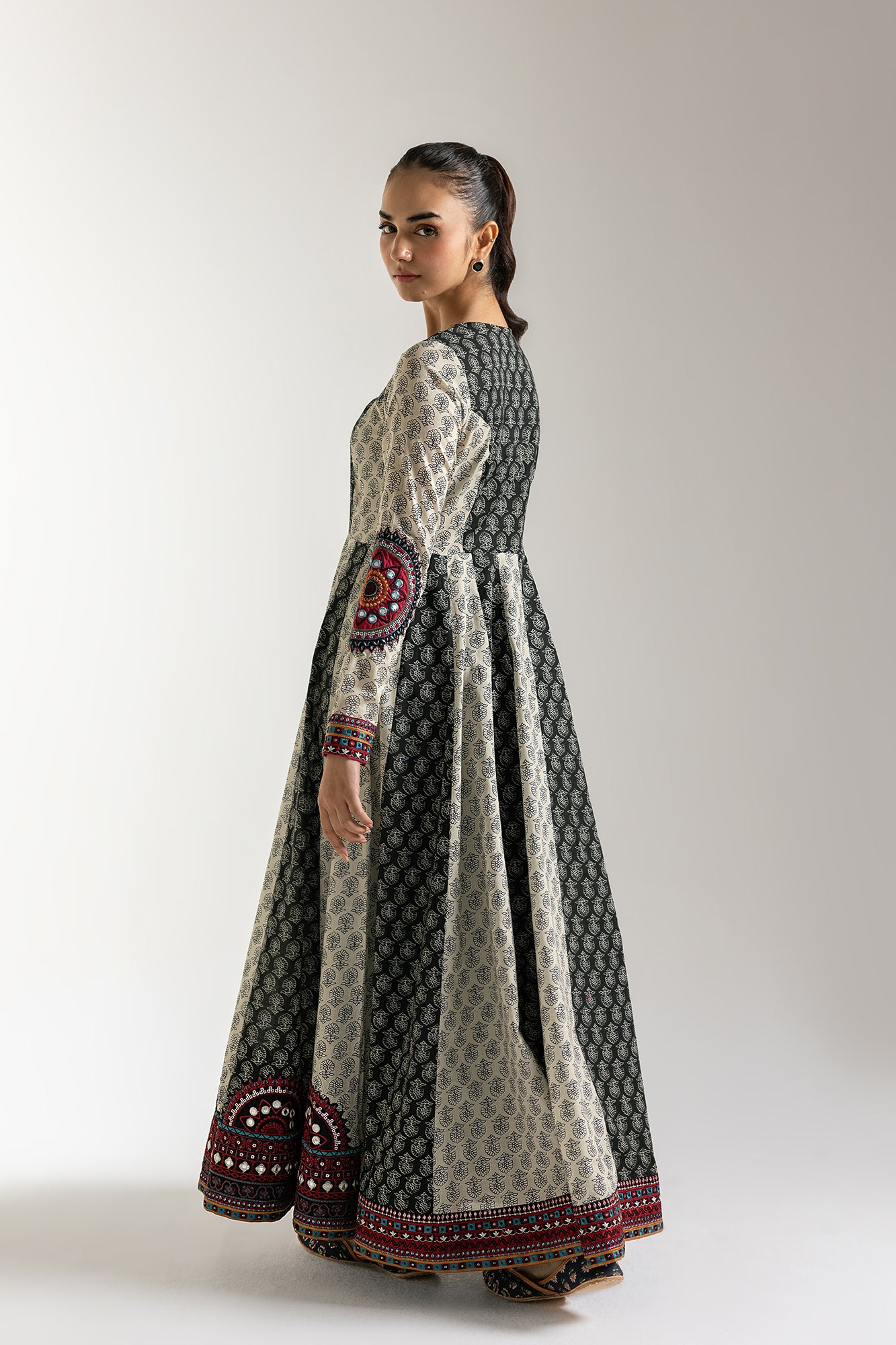 EMBROIDERED PISHWAS (E3311/103/003)