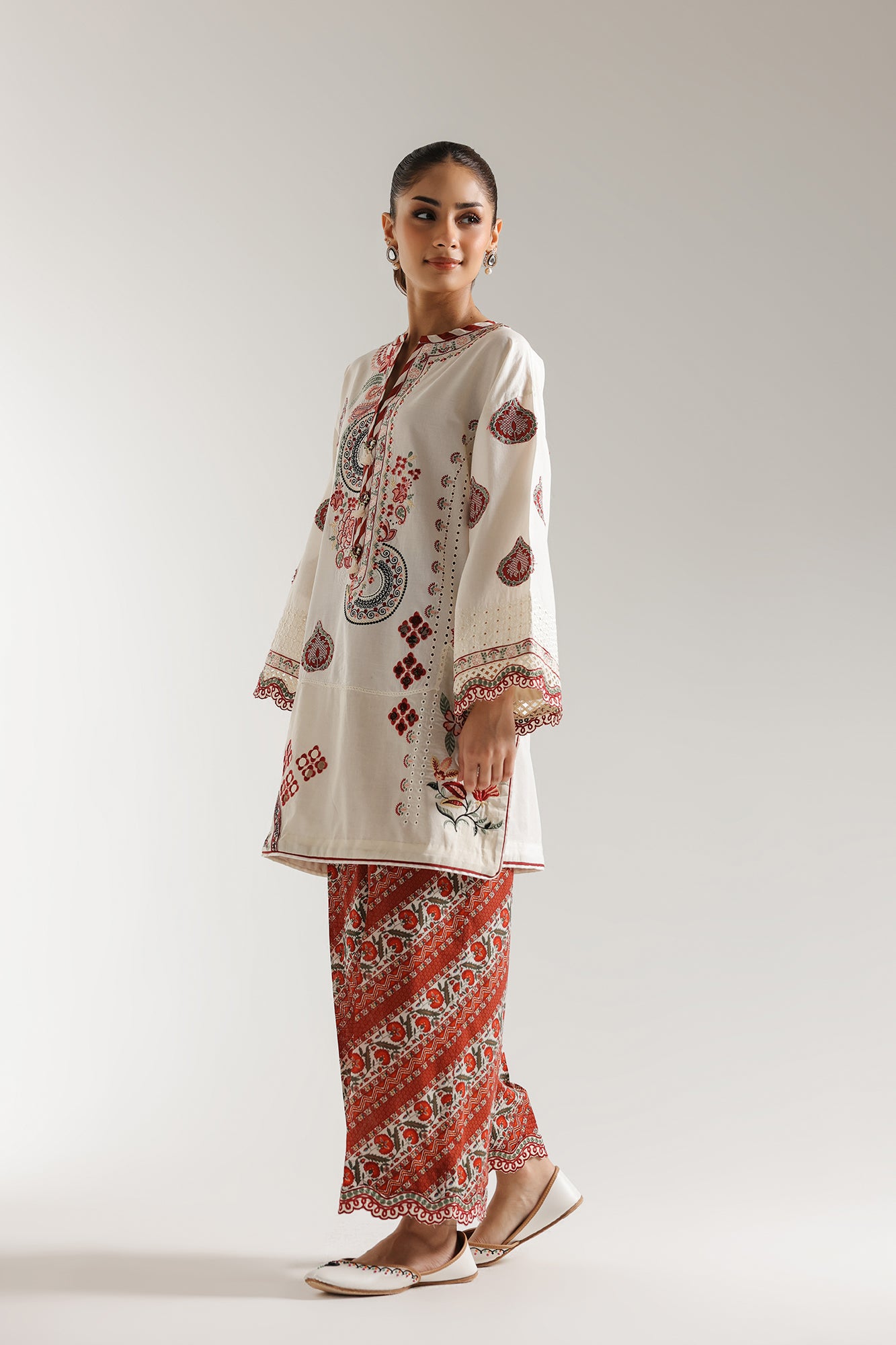 EMBROIDERED SUIT (E3330/103/002)