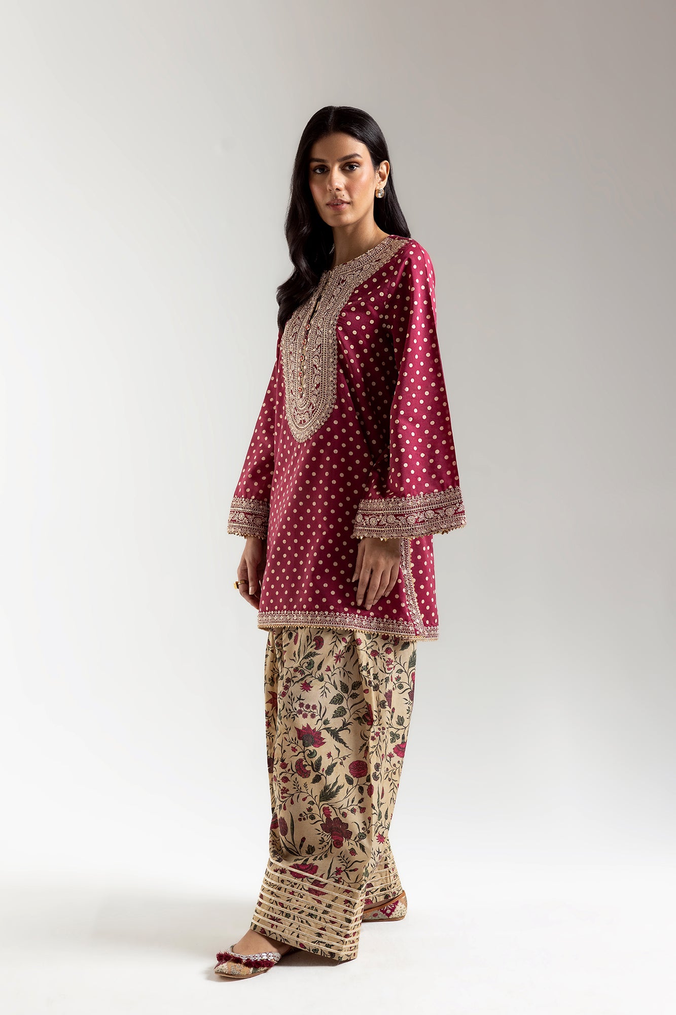 EMBROIDERED SUIT (E3348/103/414)