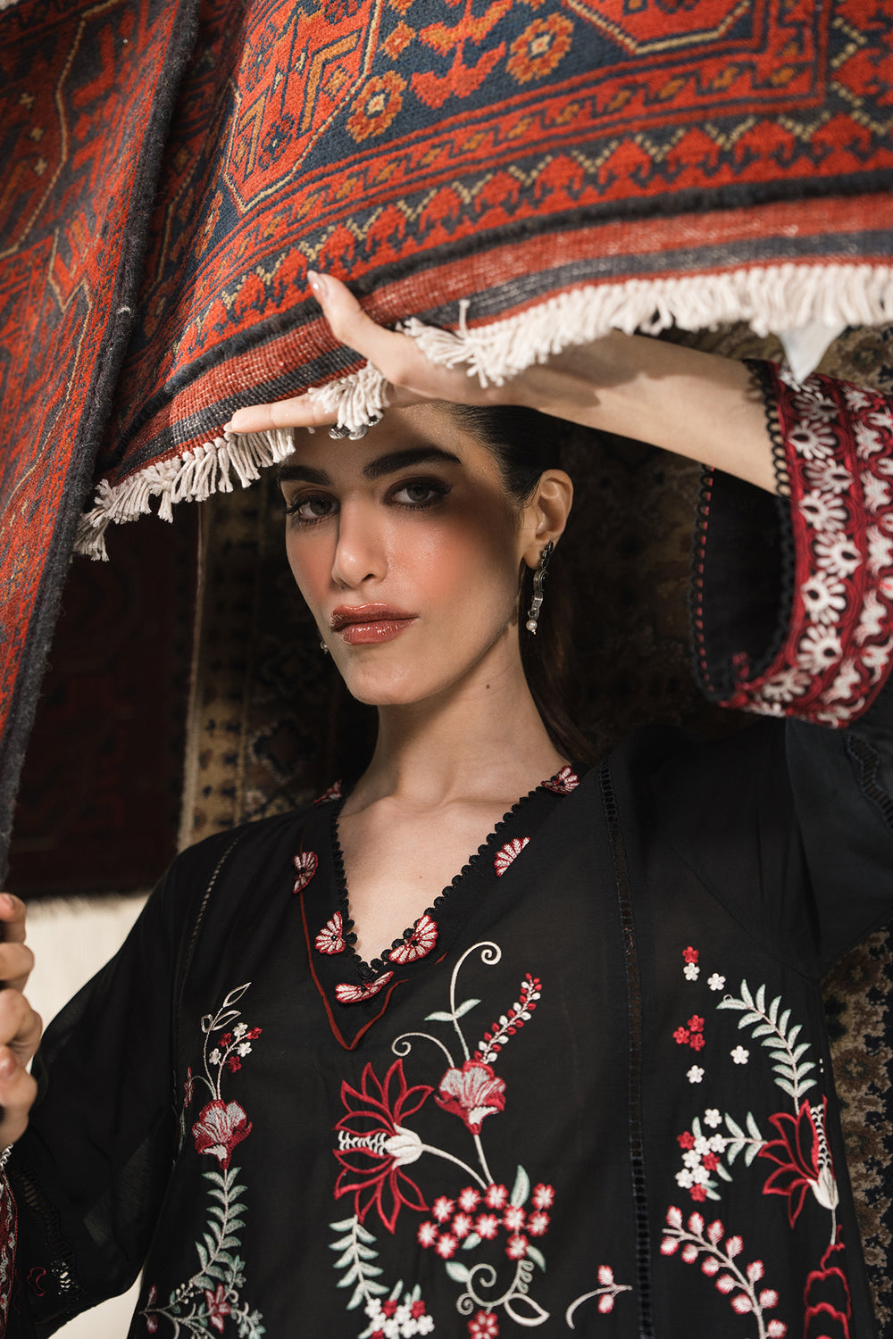 EMBROIDERED SUIT (E3352/103/902)