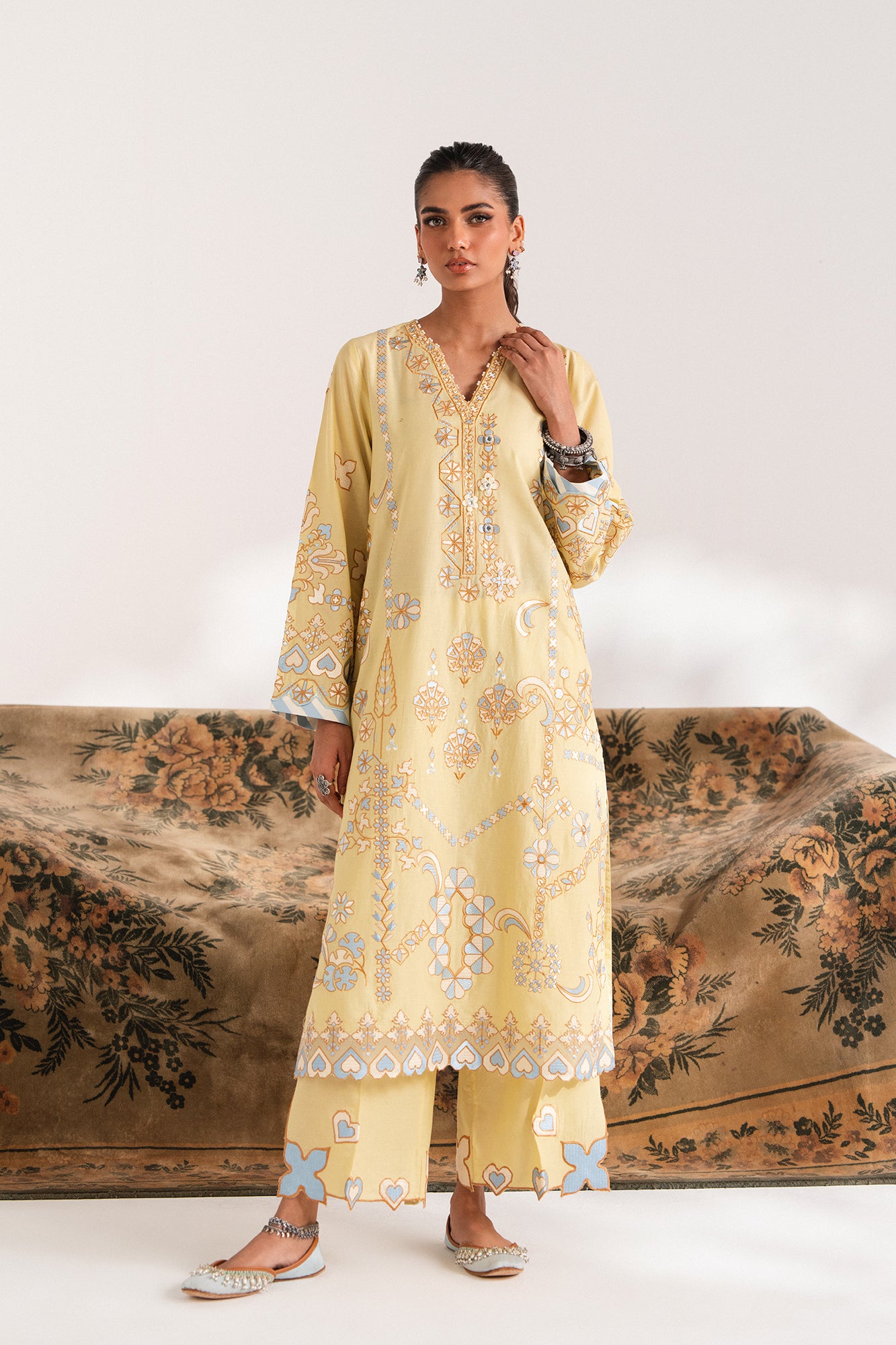 EMBROIDERED SUIT (E3384/103/110)