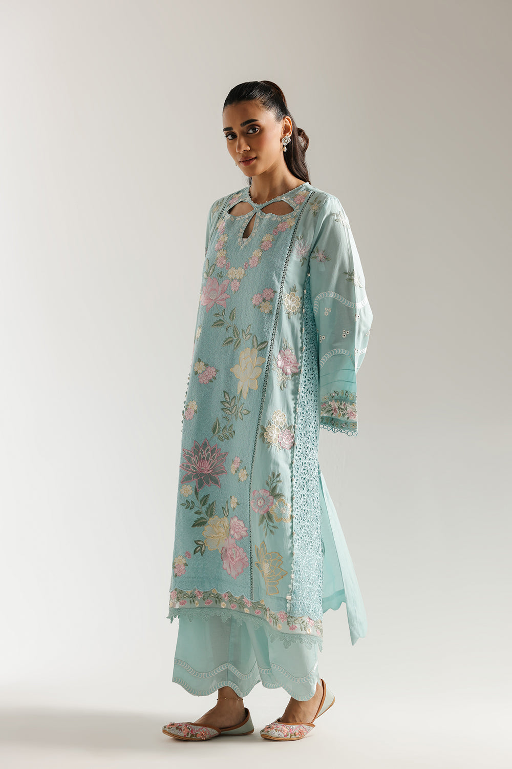 EMBROIDERED SUIT (E3389/103/616)