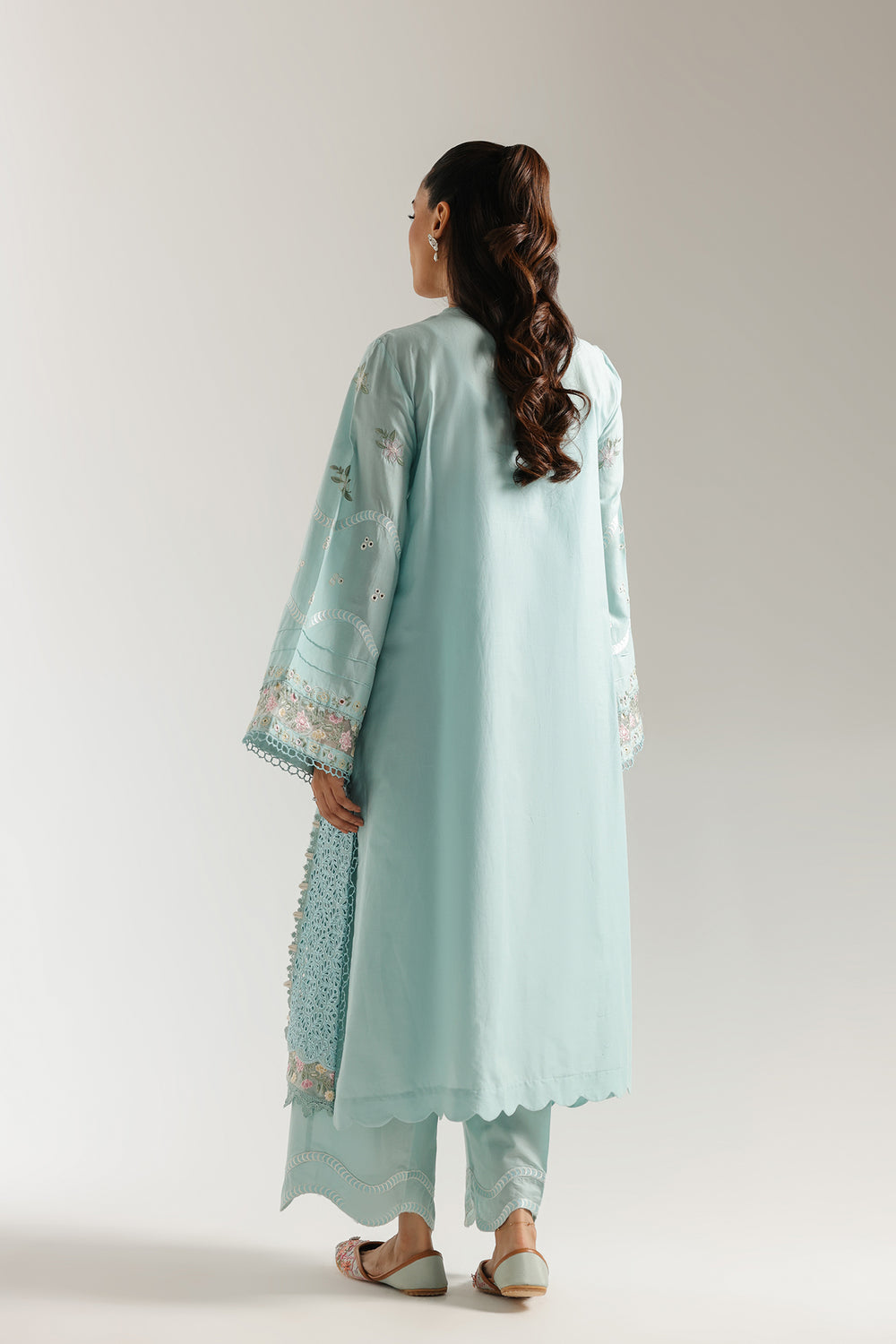 EMBROIDERED SUIT (E3389/103/616)