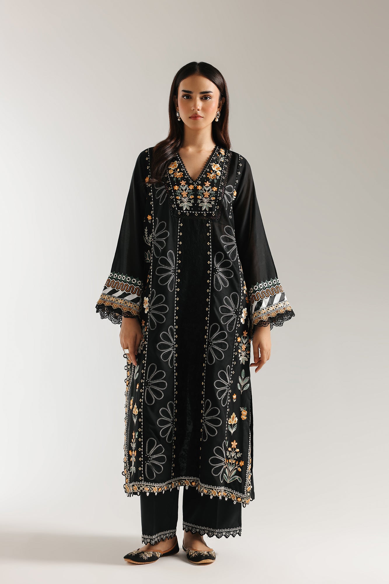 EMBROIDERED SUIT (E3400/103/902)