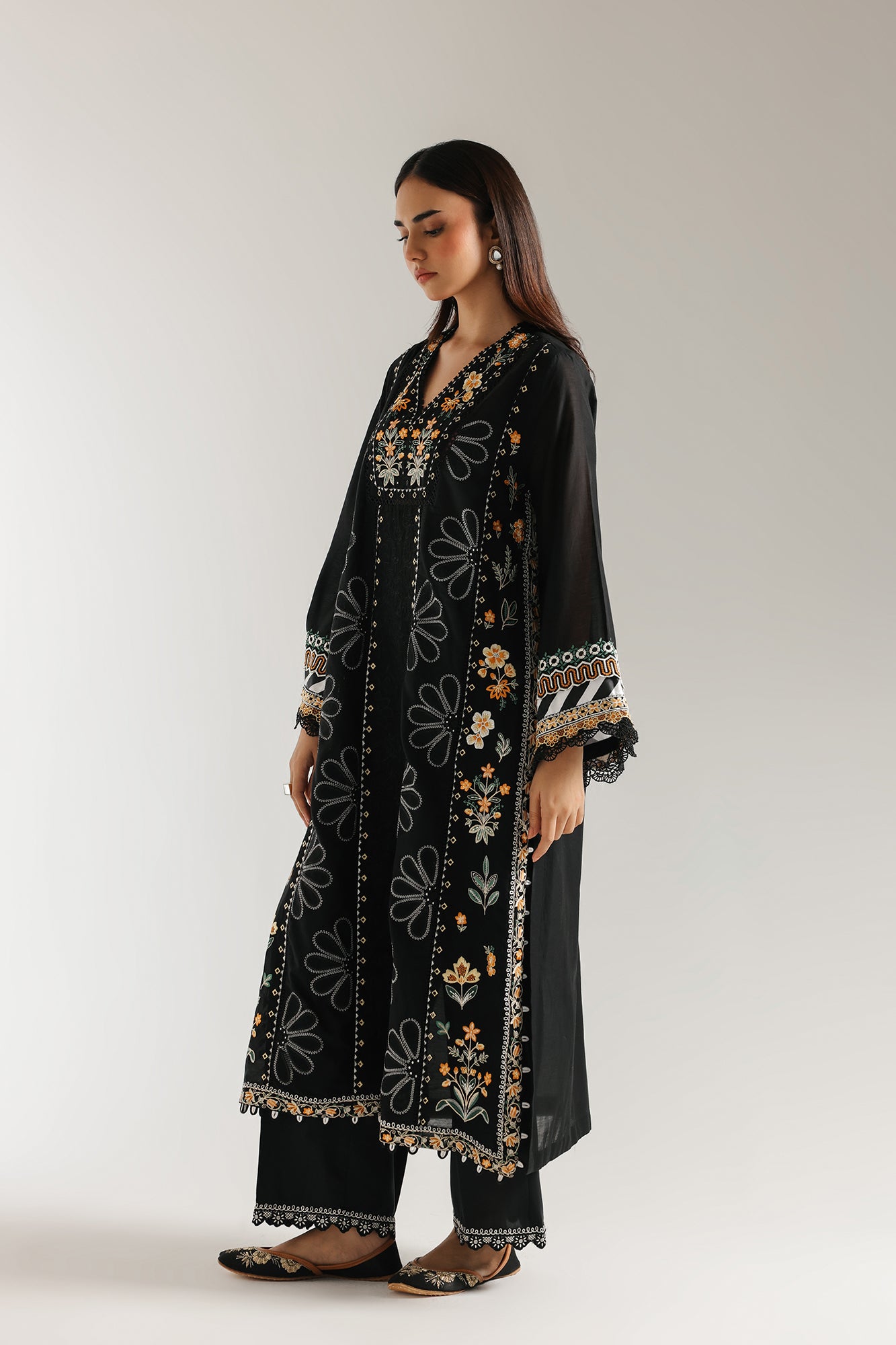 EMBROIDERED SUIT (E3400/103/902)