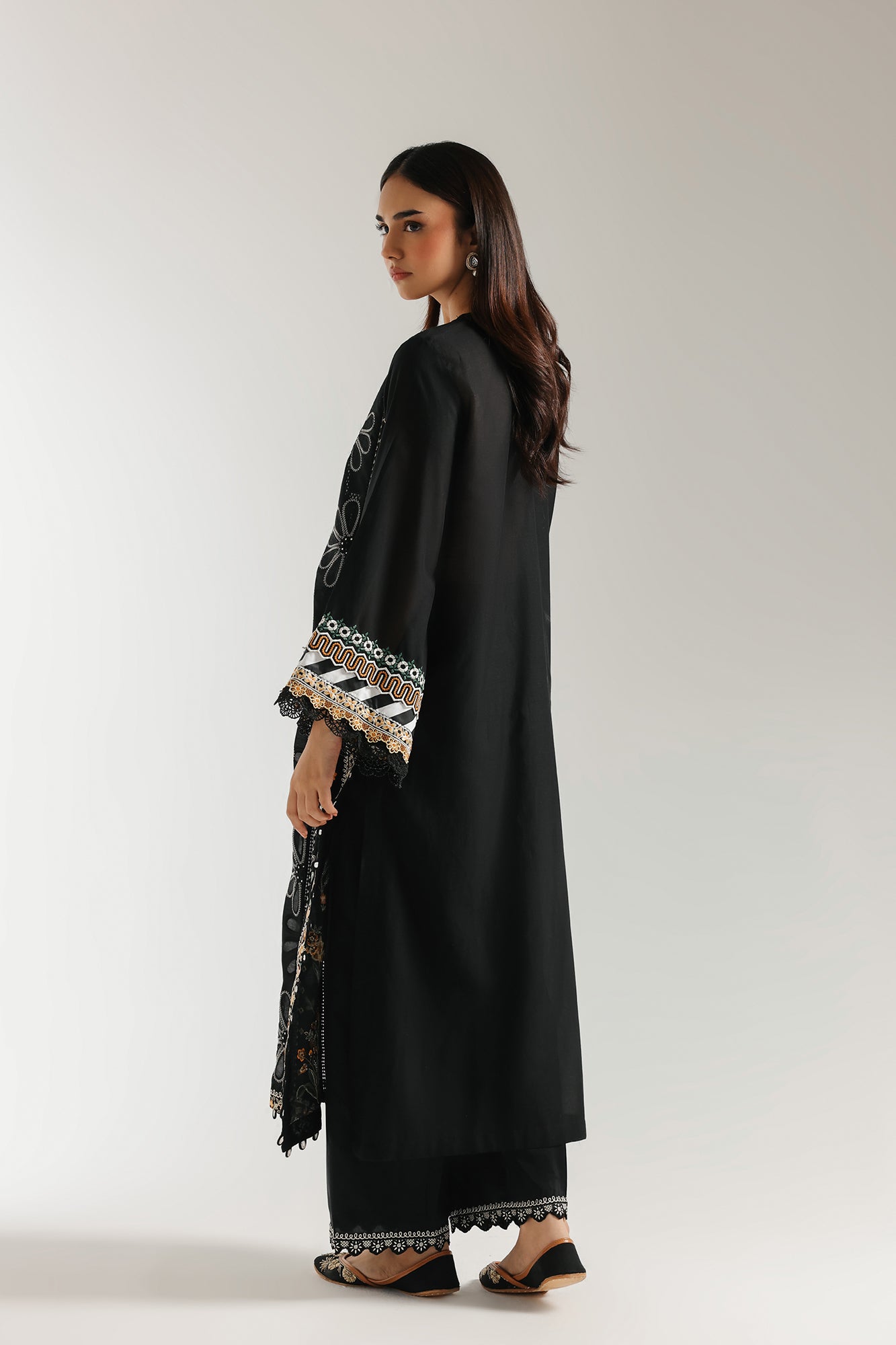 EMBROIDERED SUIT (E3400/103/902)