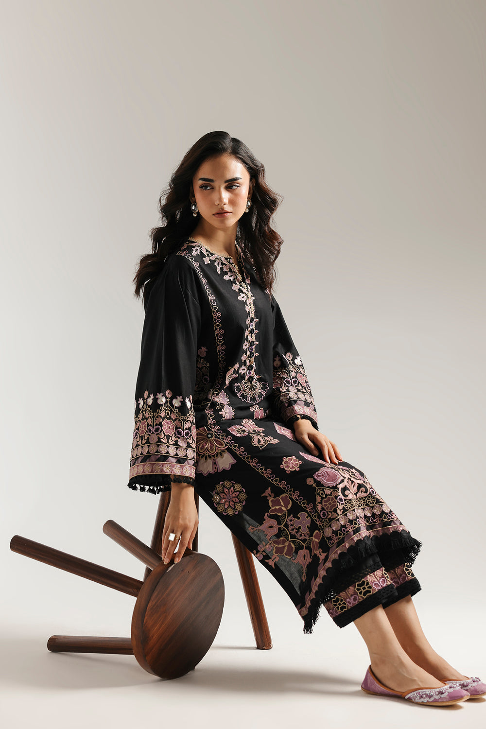 EMBROIDERED SUIT (E3403/103/901)