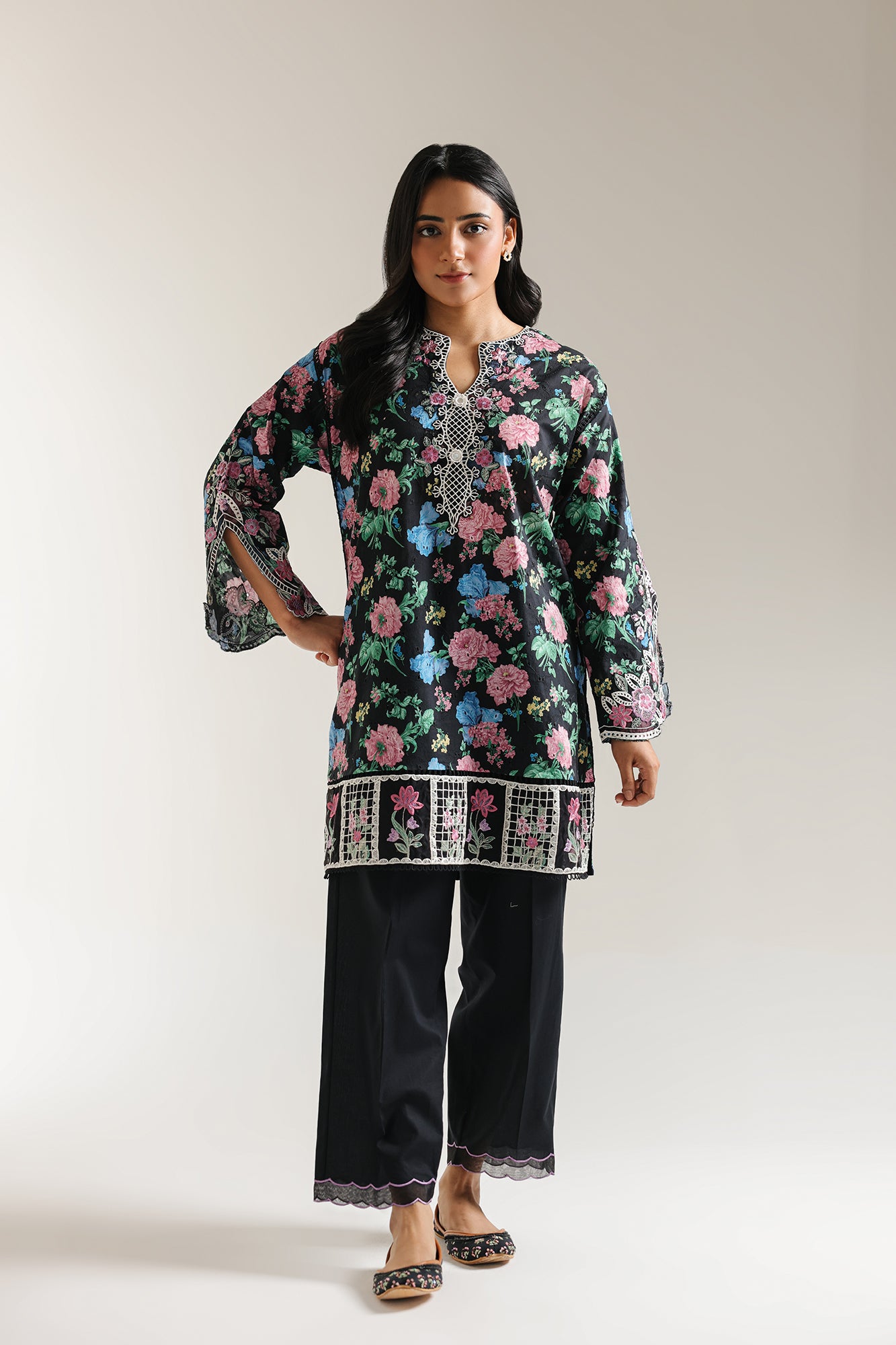 EMBROIDERED SUIT (E3406/103/614)