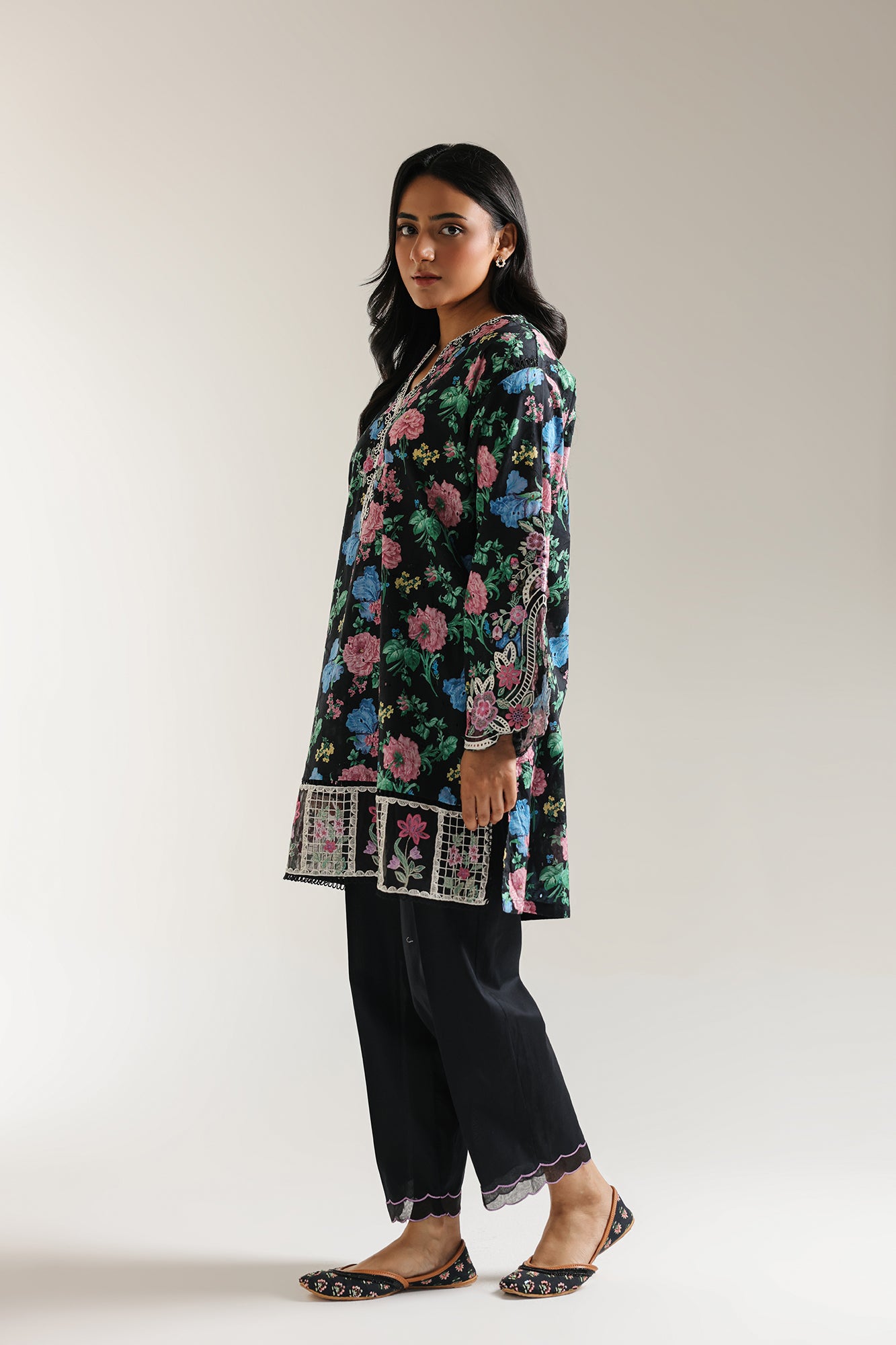 EMBROIDERED SUIT (E3406/103/614)