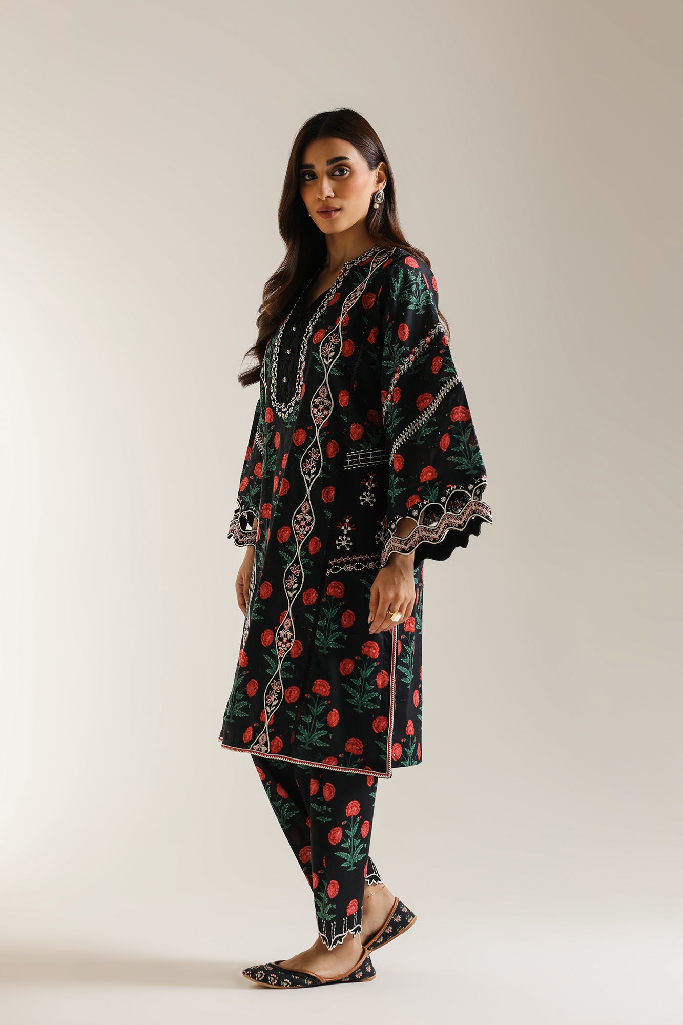 EMBROIDERED SUIT (E3410/103/902)