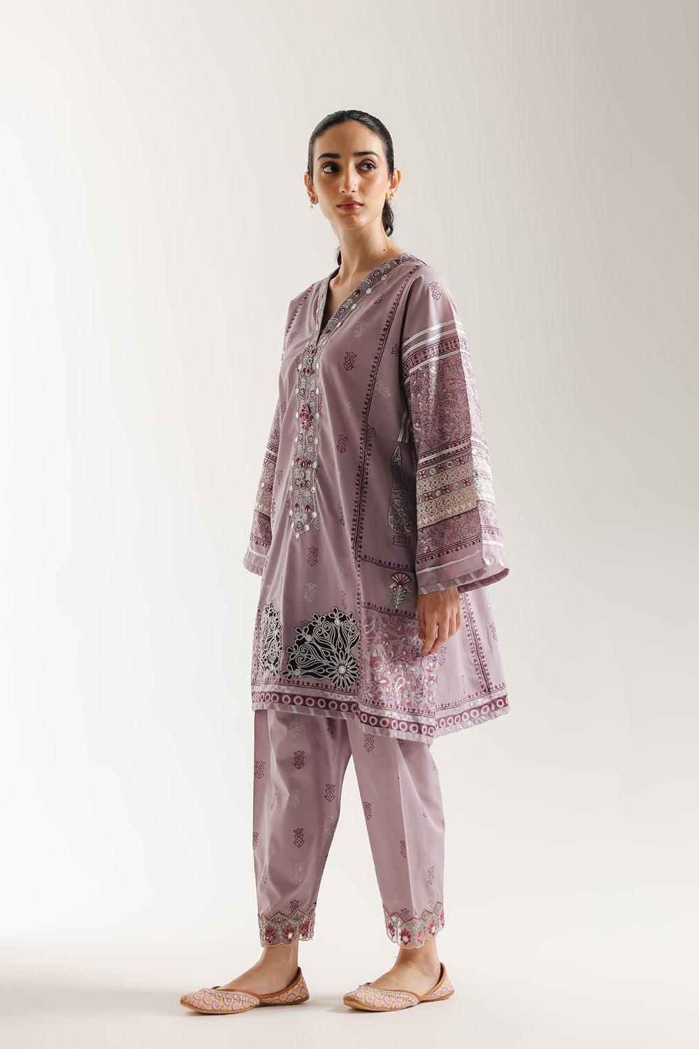 EMBROIDERED SUIT (E3434/103/514)