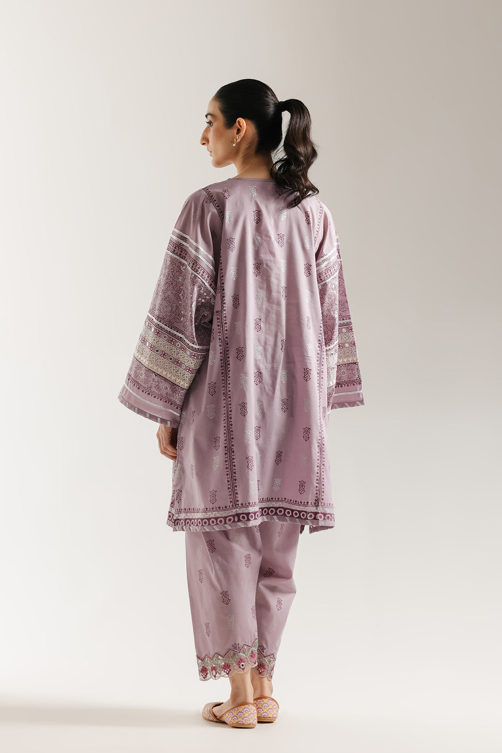 EMBROIDERED SUIT (E3434/103/514)