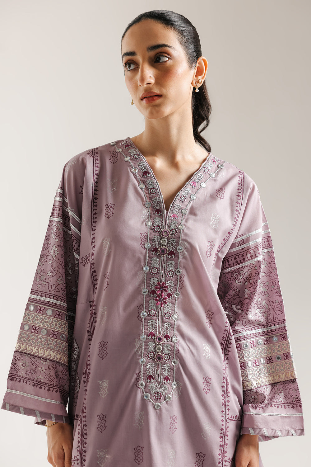 EMBROIDERED SUIT (E3434/103/514)